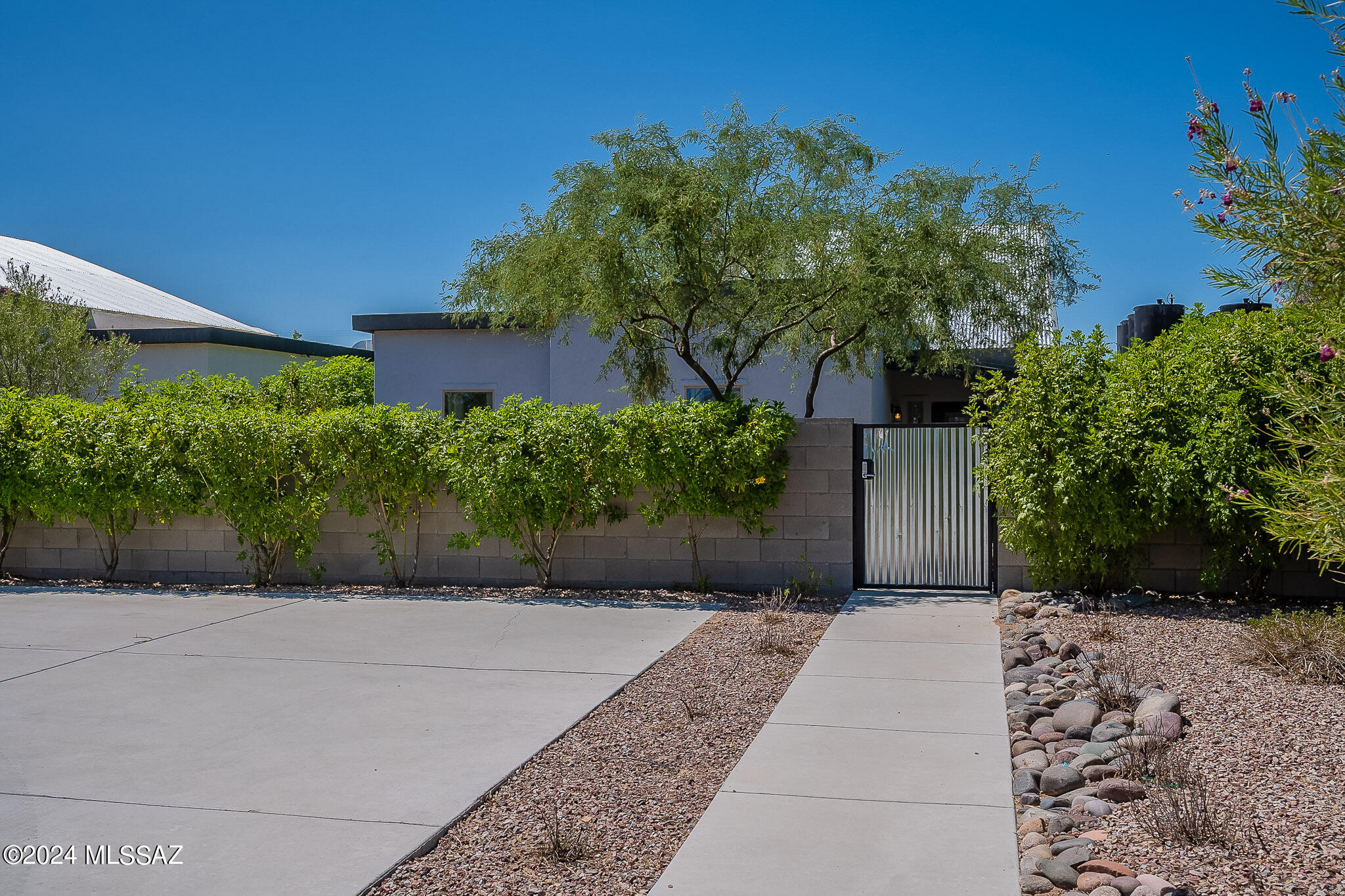 Photo 6 of 40 of 934 S Fremont Avenue house