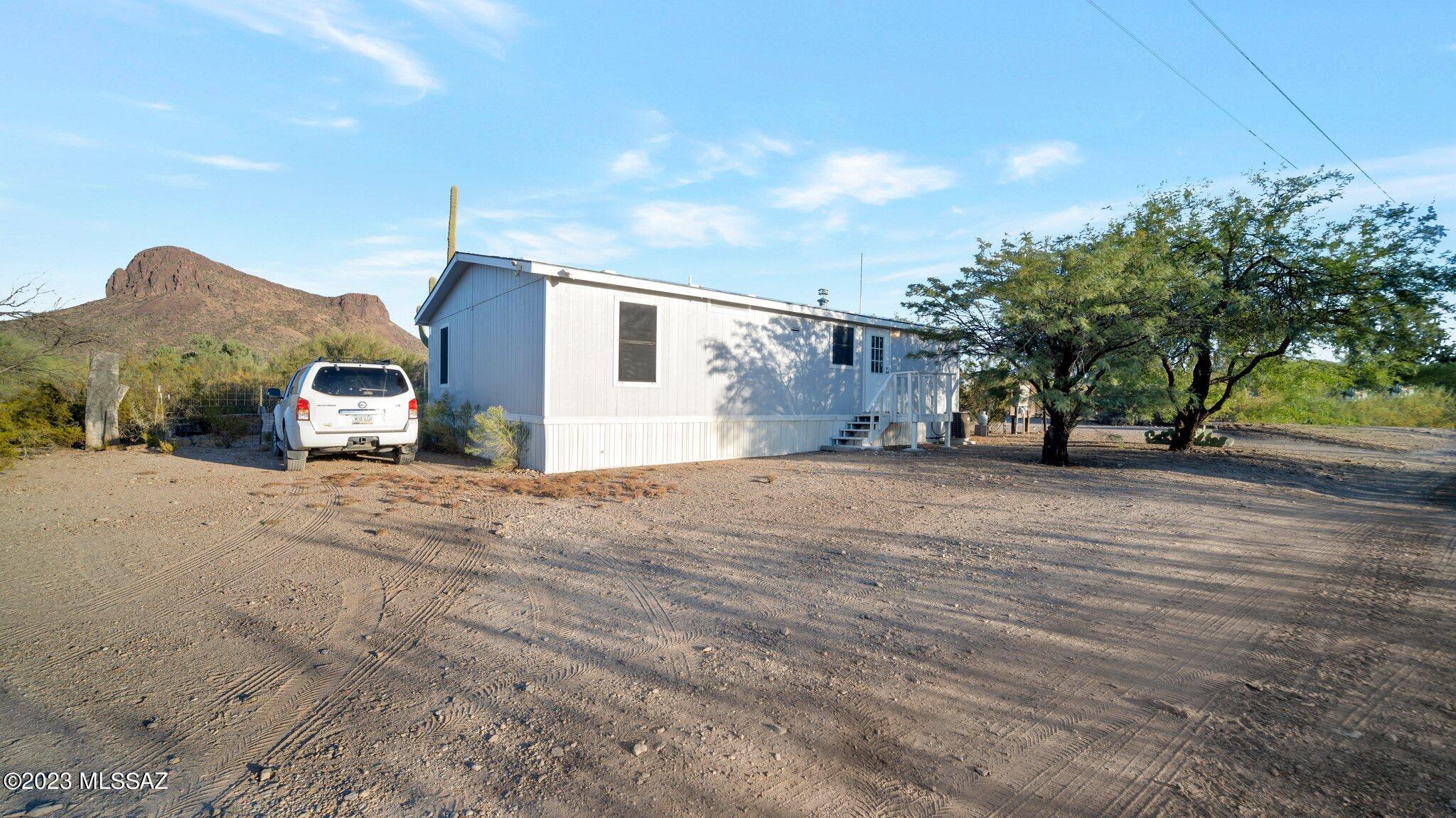 Photo 5 of 20 of 10325 W Anthony Drive mobile home