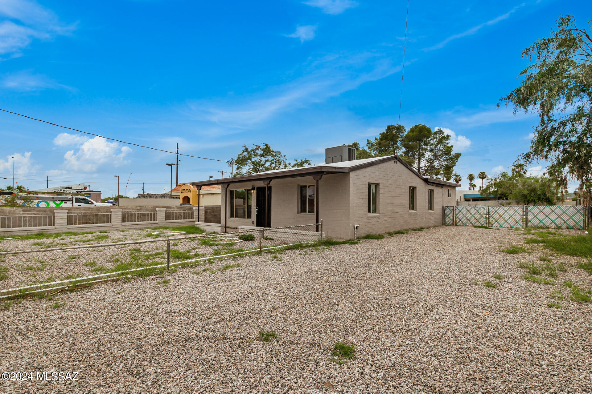 Photo 6 of 35 of 3732 S 14th Avenue house