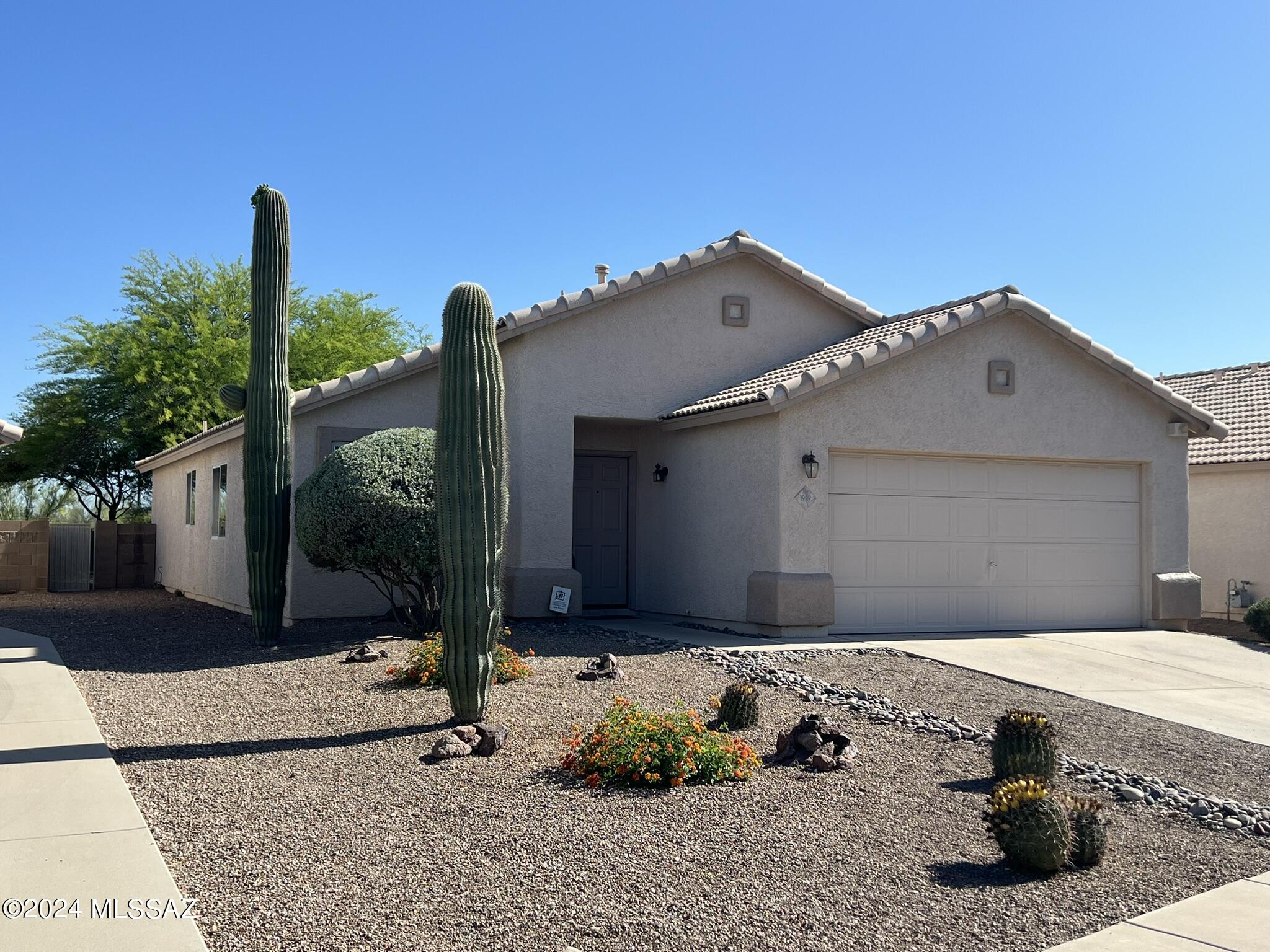 Photo 1 of 44 of 1989 W Cholla Vista Drive house