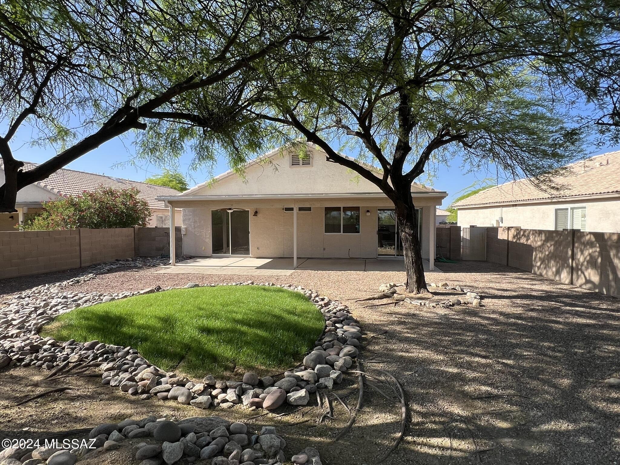 Photo 16 of 44 of 1989 W Cholla Vista Drive house