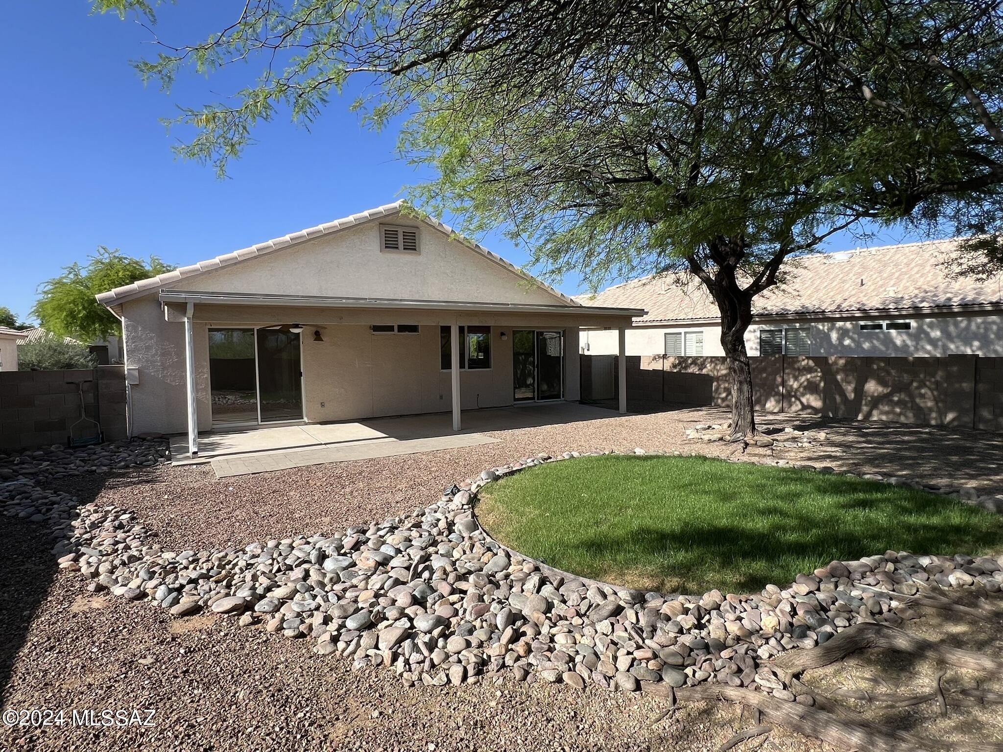 Photo 4 of 44 of 1989 W Cholla Vista Drive house