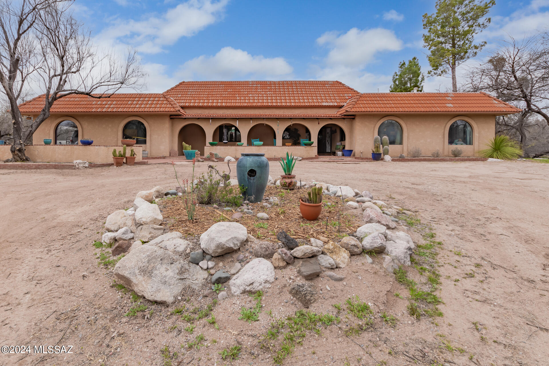 Photo 4 of 50 of 10553 E Speedway Boulevard house