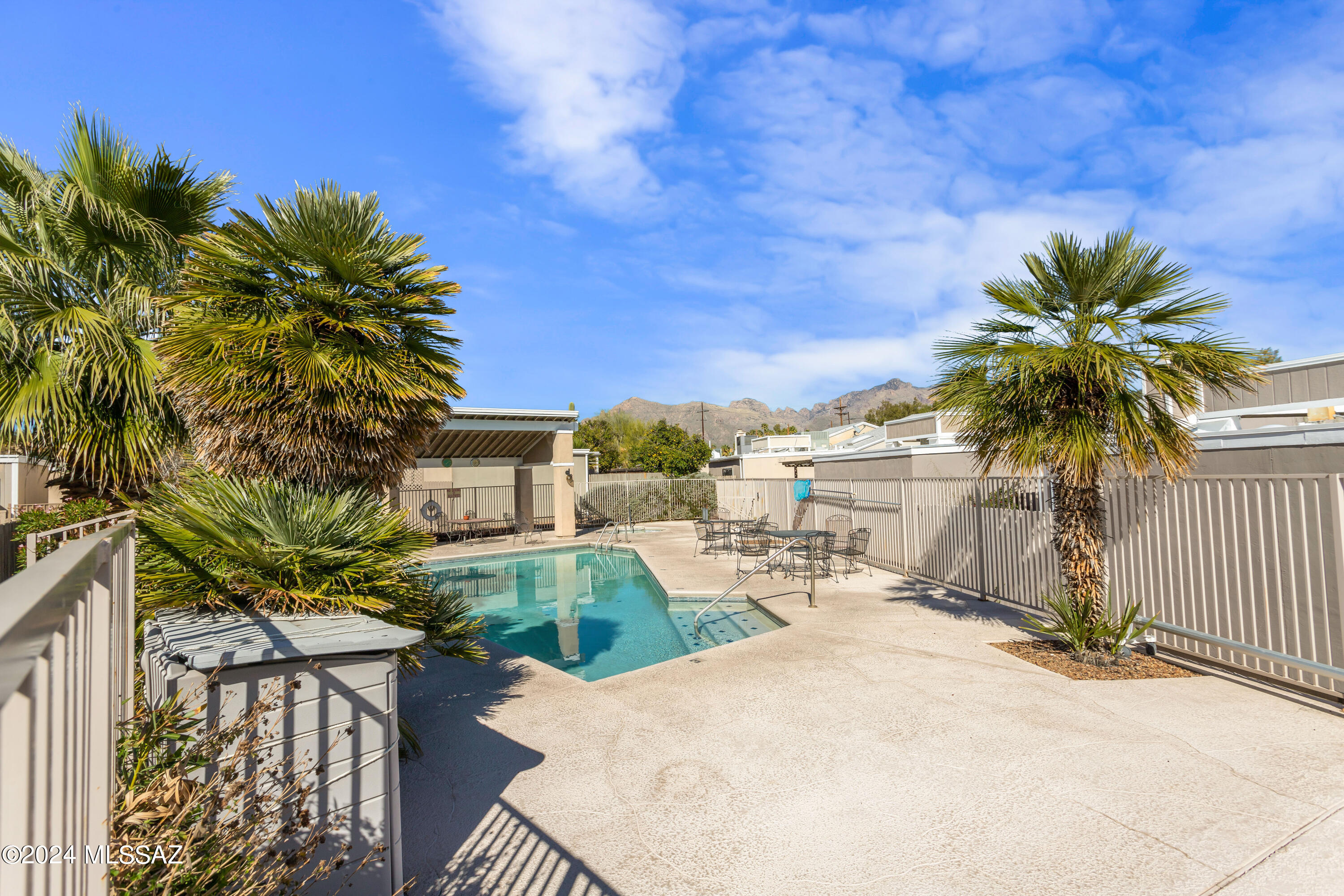 Photo 7 of 13 of 6380 N Willowhaven Drive townhome