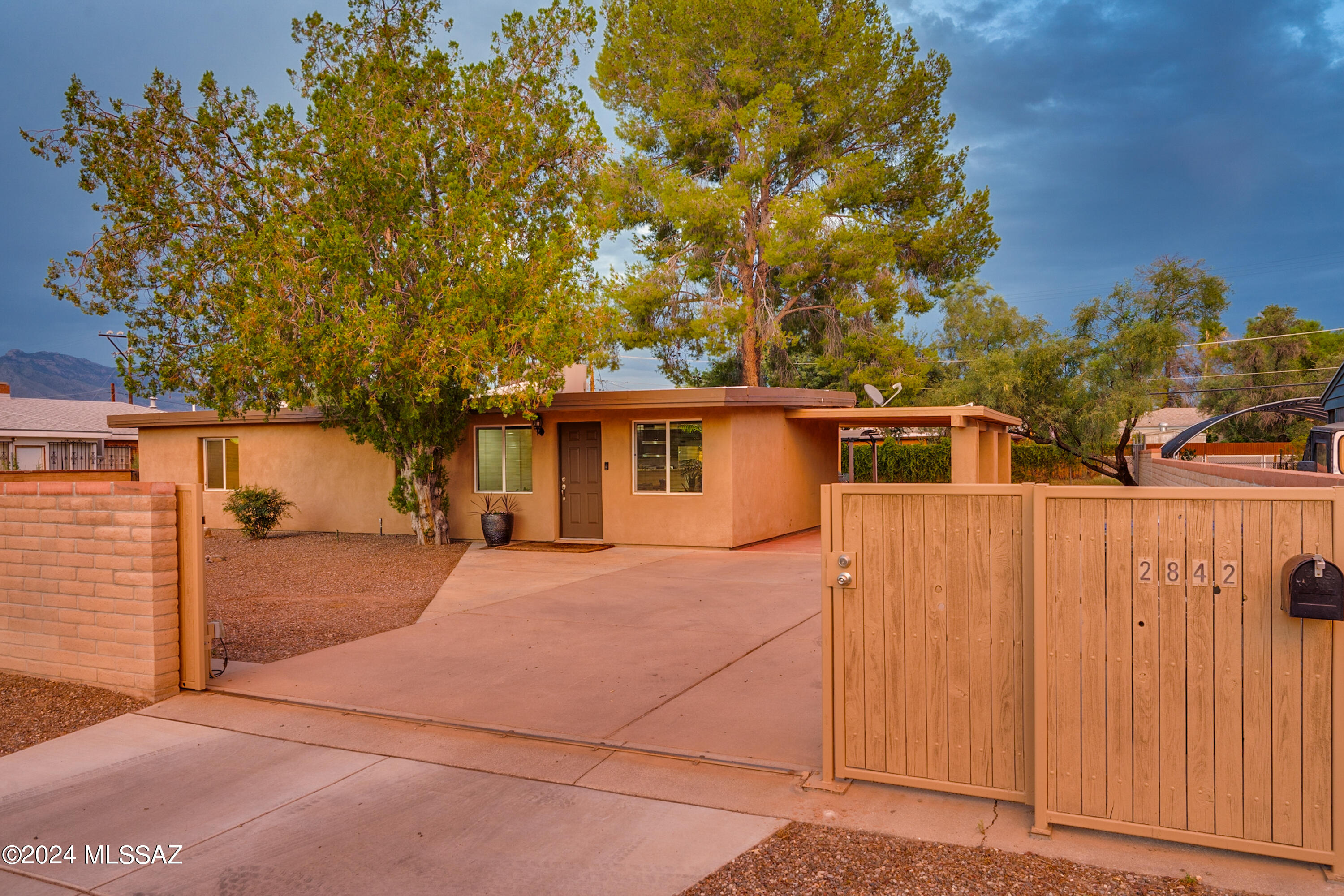 Photo 1 of 46 of 2842 N Tucson Boulevard house