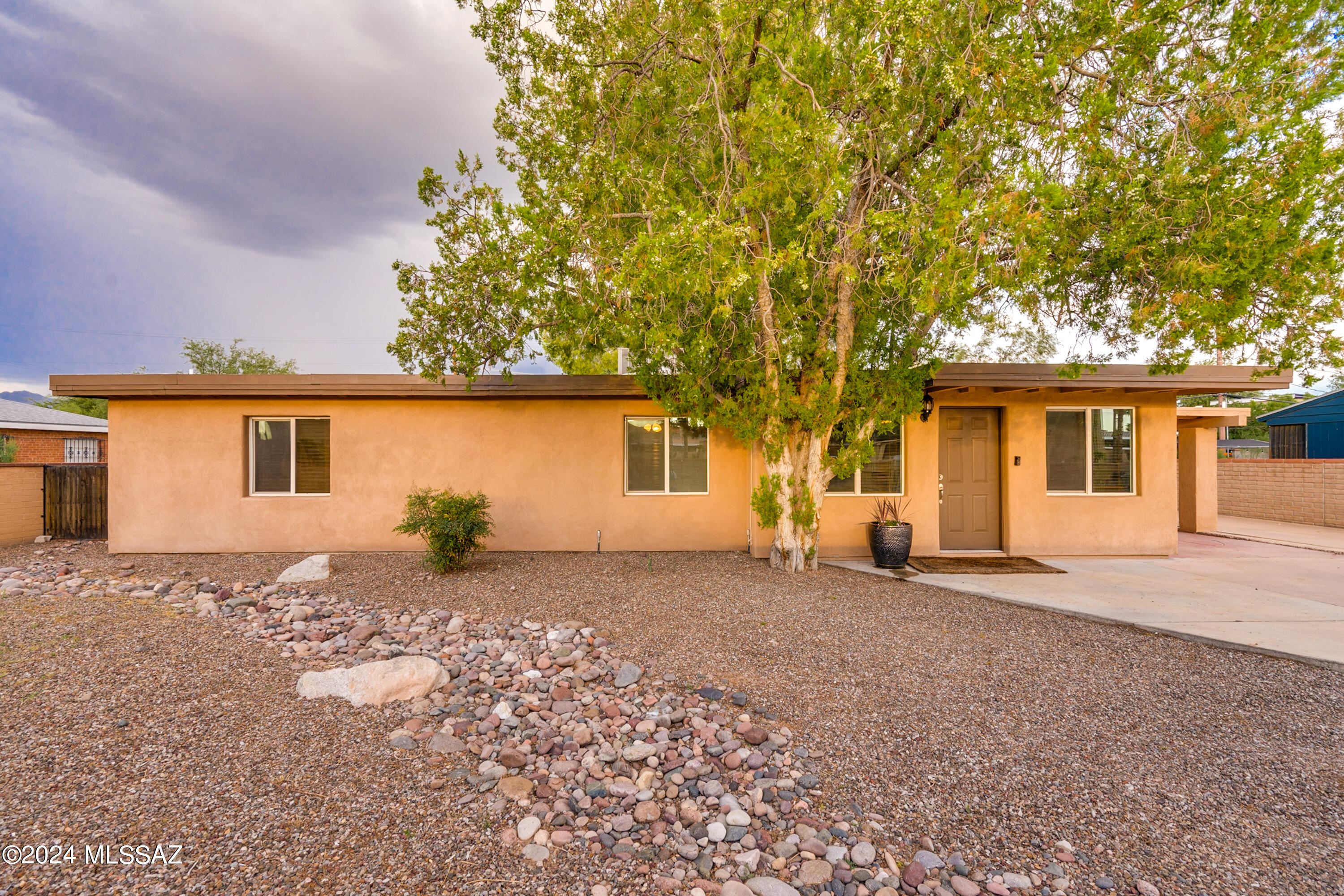 Photo 2 of 46 of 2842 N Tucson Boulevard house