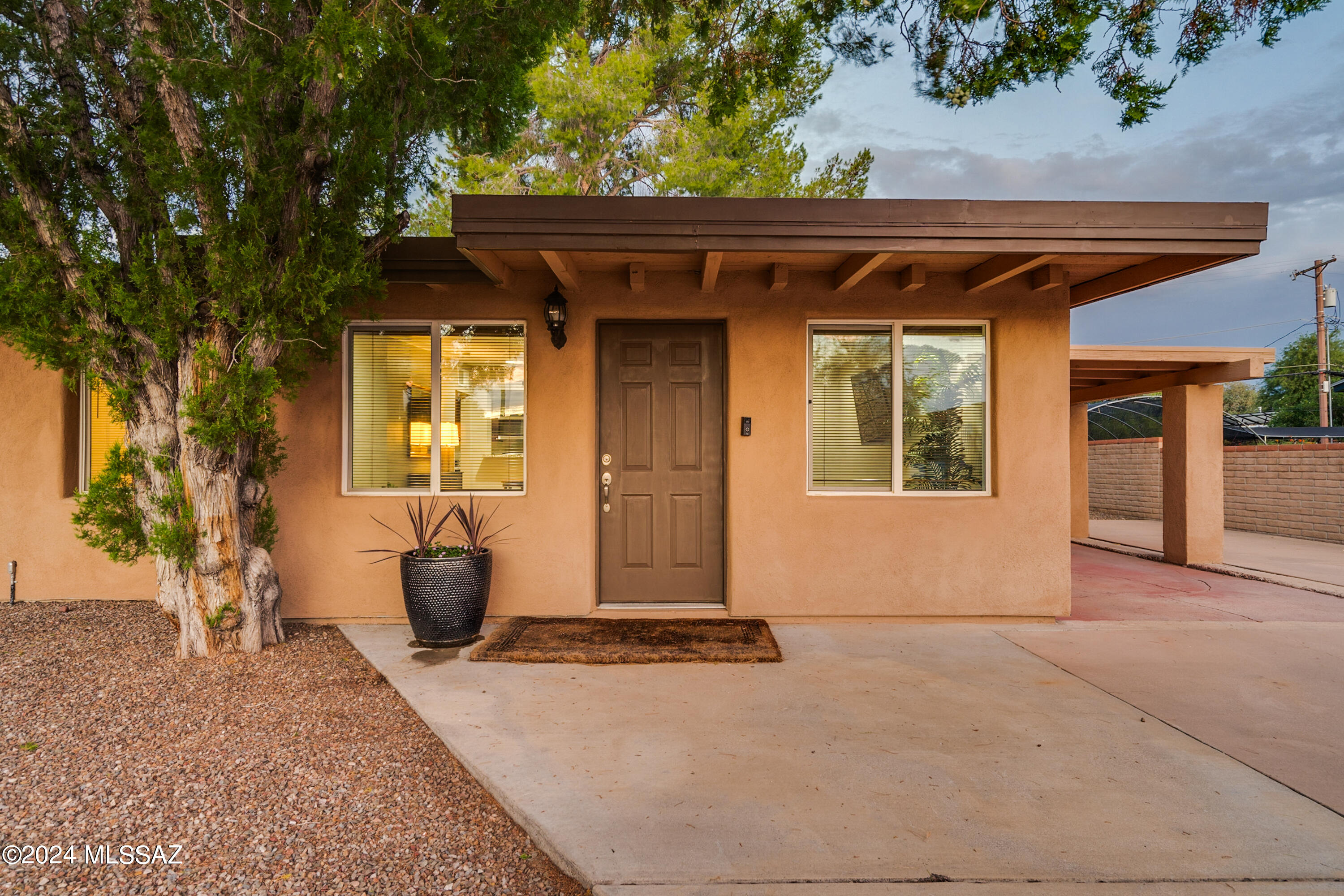 Photo 3 of 46 of 2842 N Tucson Boulevard house