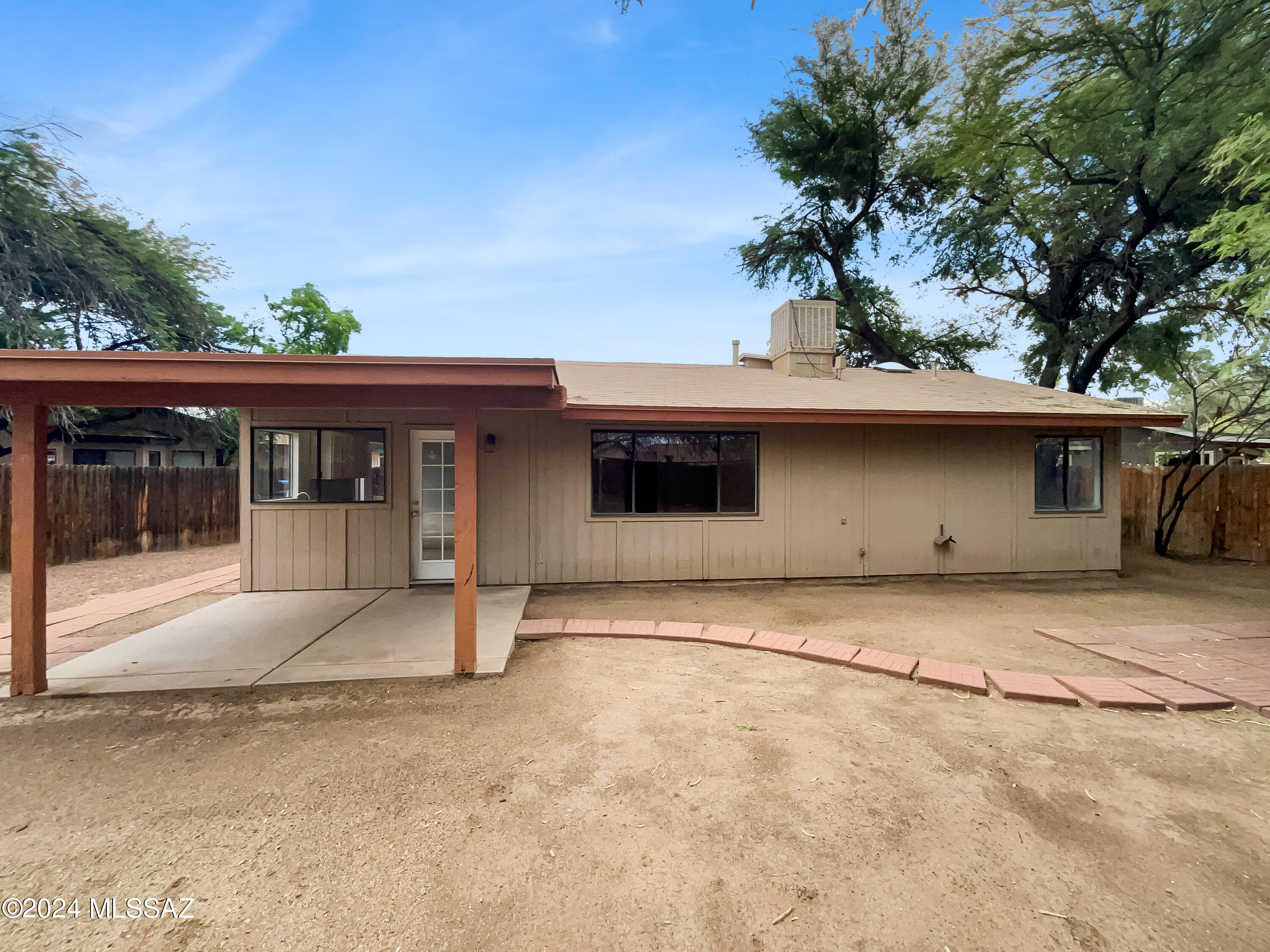 Photo 6 of 18 of 5822 S Mahan Drive house