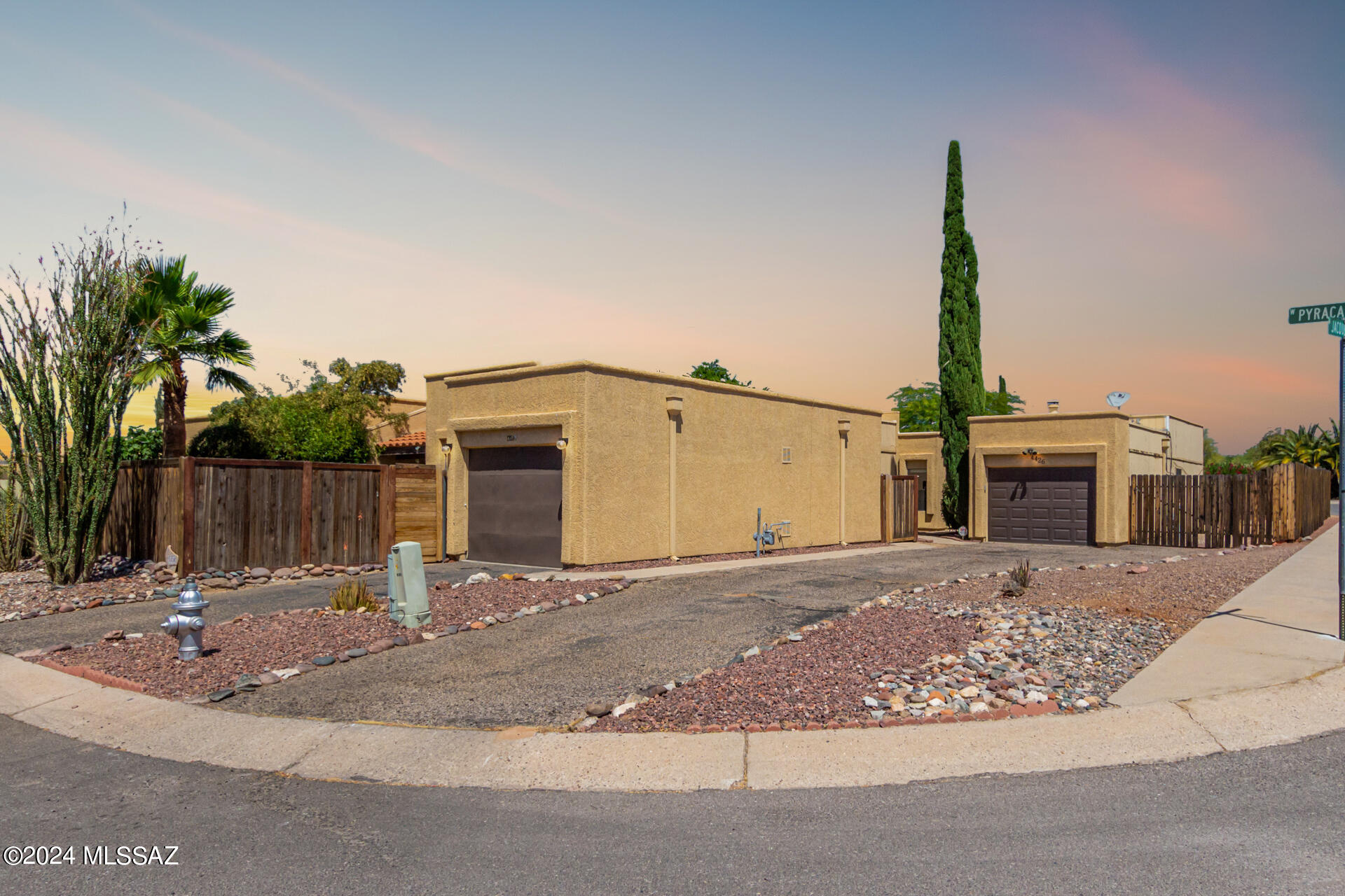 Photo 1 of 31 of 4426 W Pyracantha Drive townhome