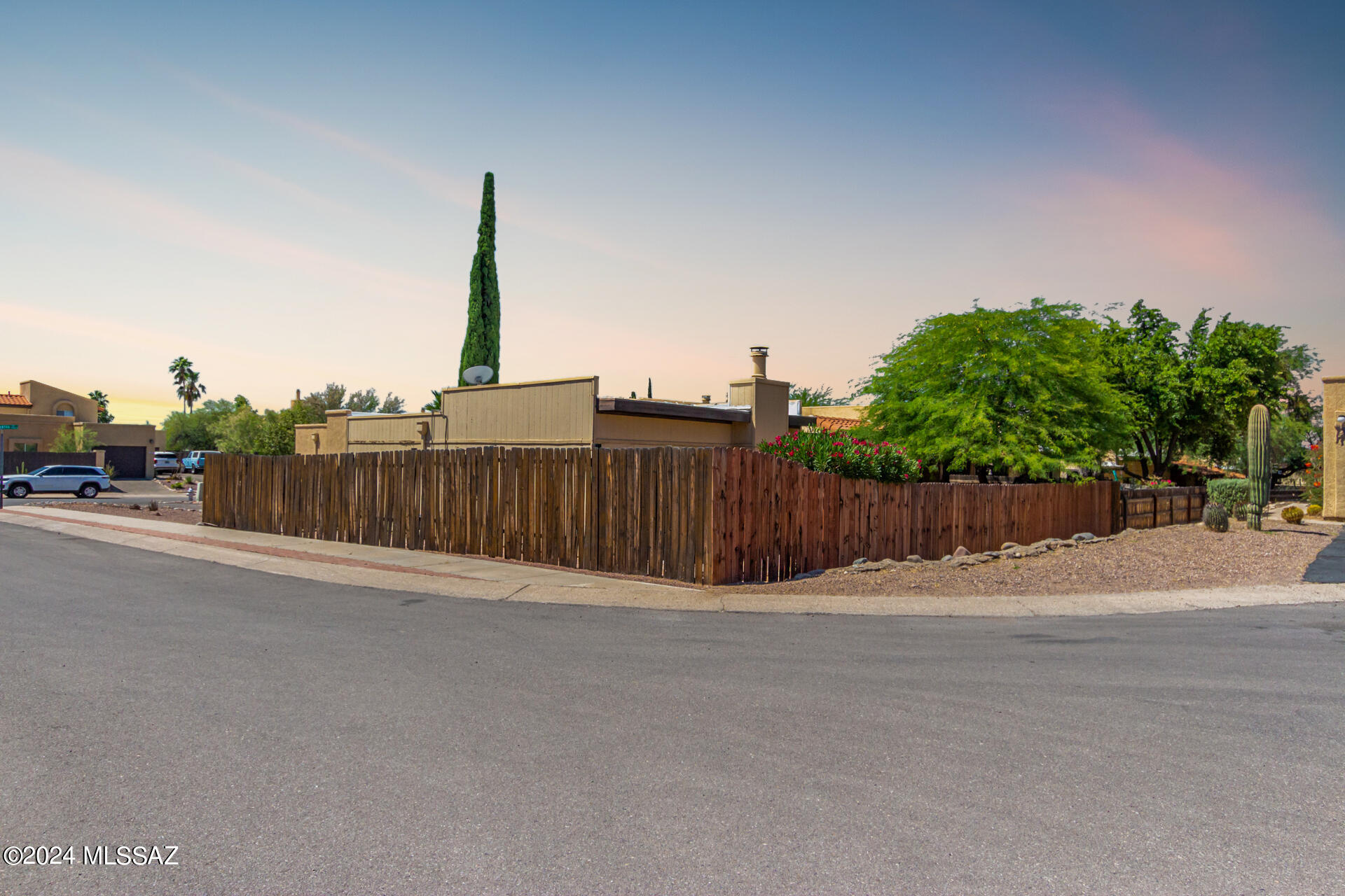 Photo 3 of 31 of 4426 W Pyracantha Drive townhome