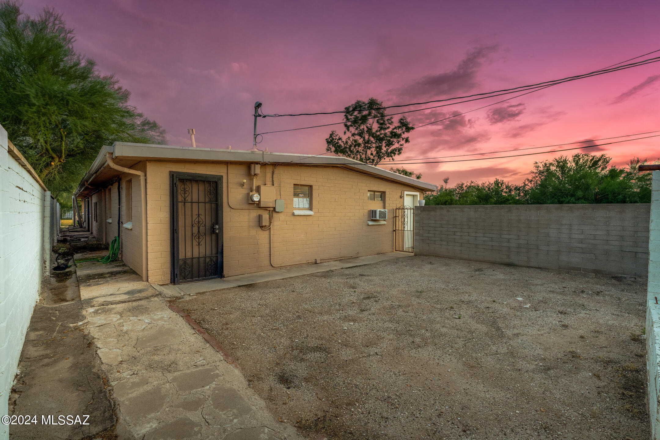 Photo 4 of 24 of 1712 N 5th Avenue house