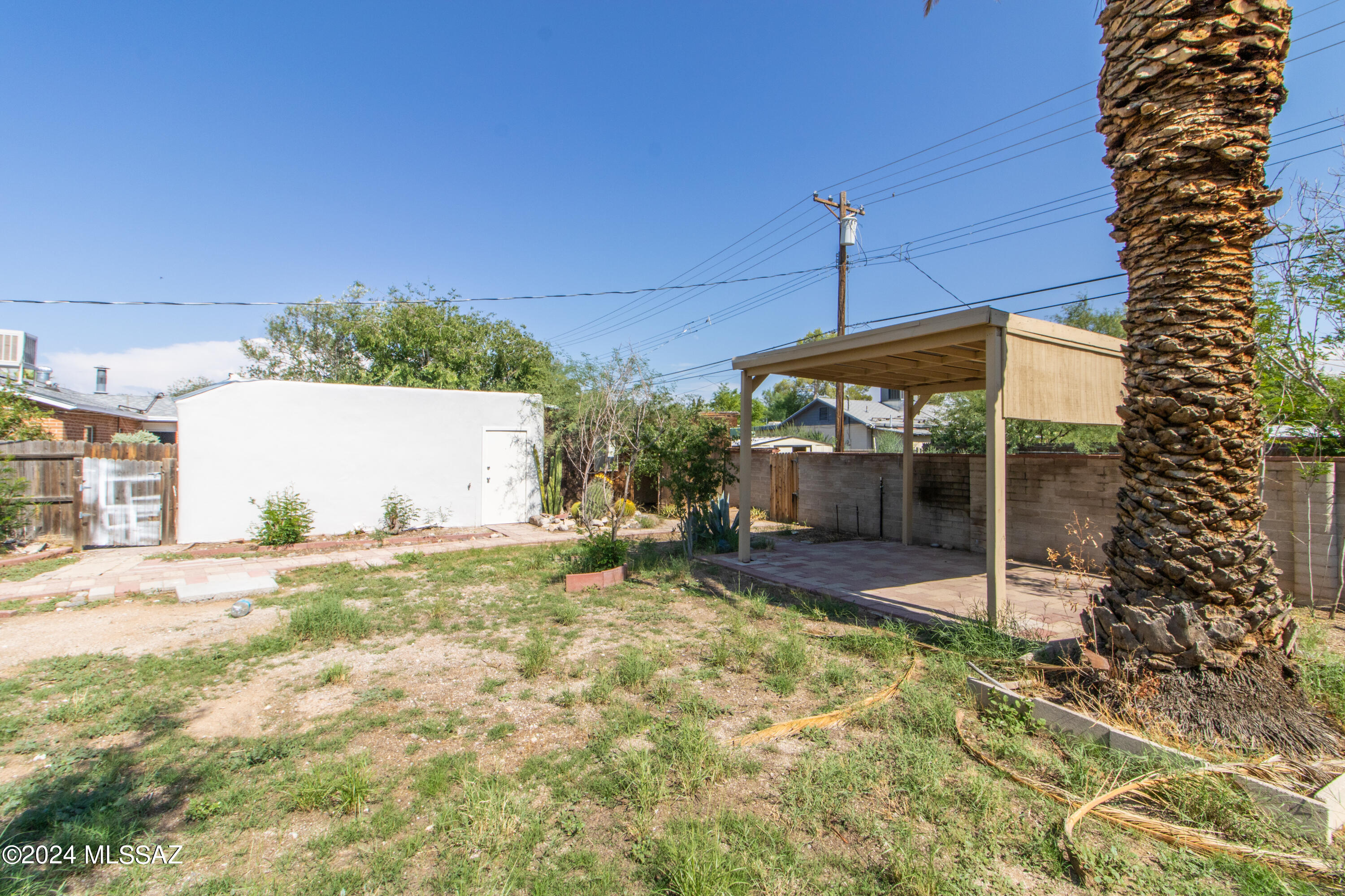 Photo 17 of 20 of 4124 E 1st Street house