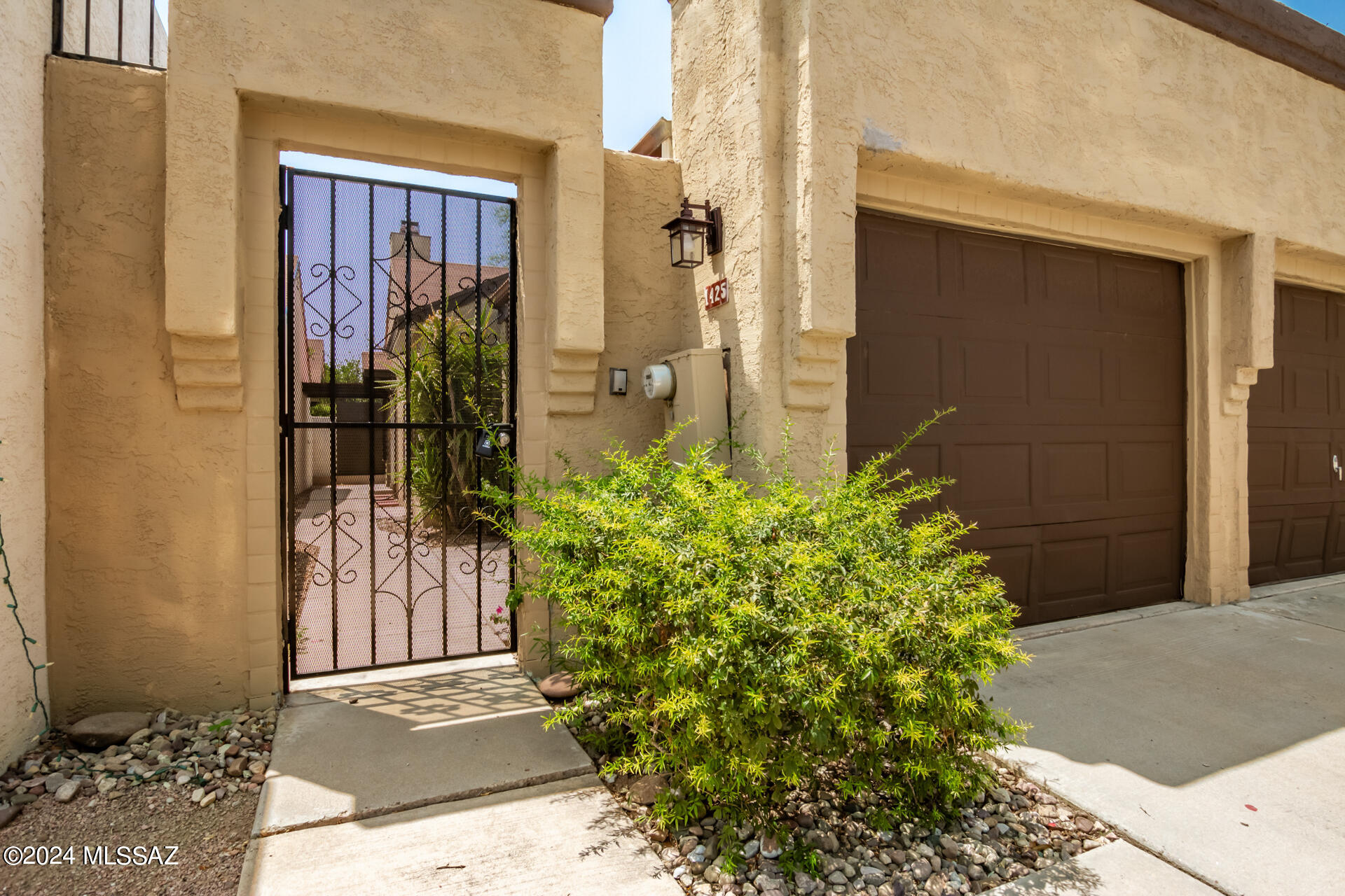 Photo 2 of 18 of 1425 W Calle Gallego townhome