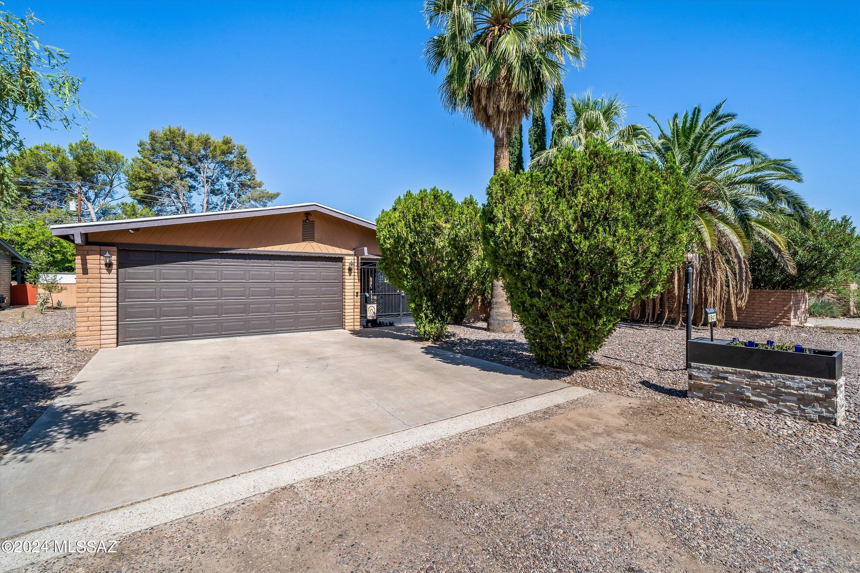 Photo 1 of 38 of 1841 N Tucson Boulevard house