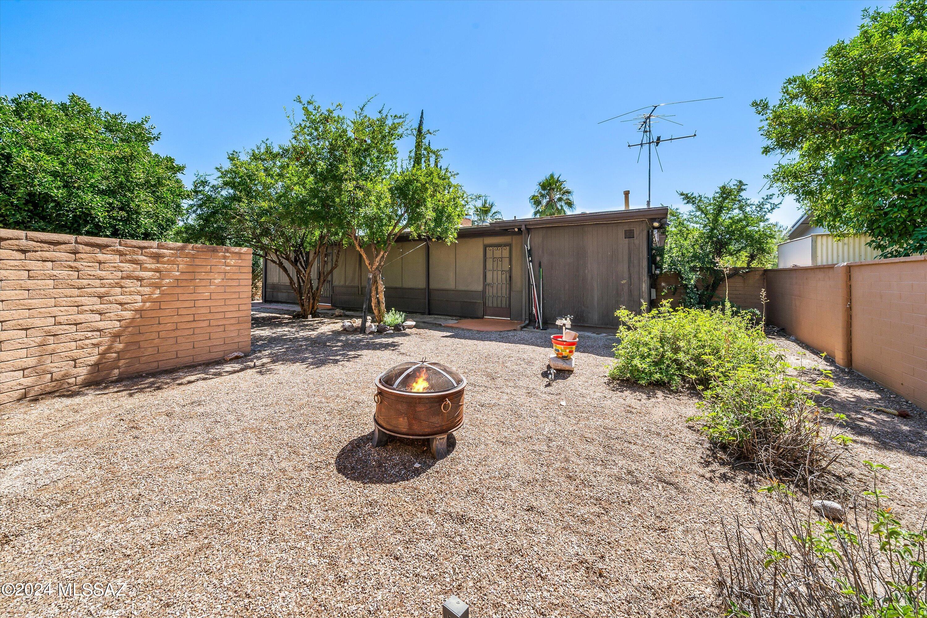 Photo 35 of 38 of 1841 N Tucson Boulevard house