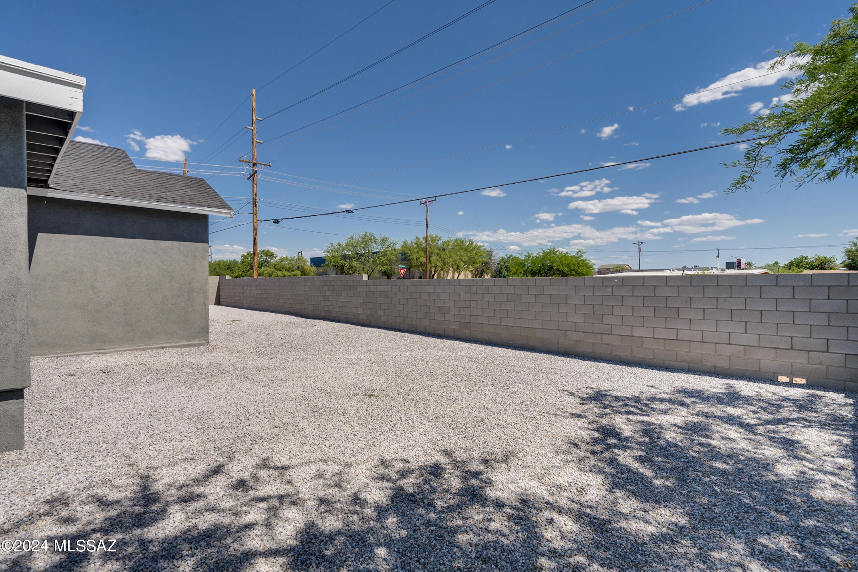 Photo 33 of 35 of 1048 S Santa Rita Avenue house