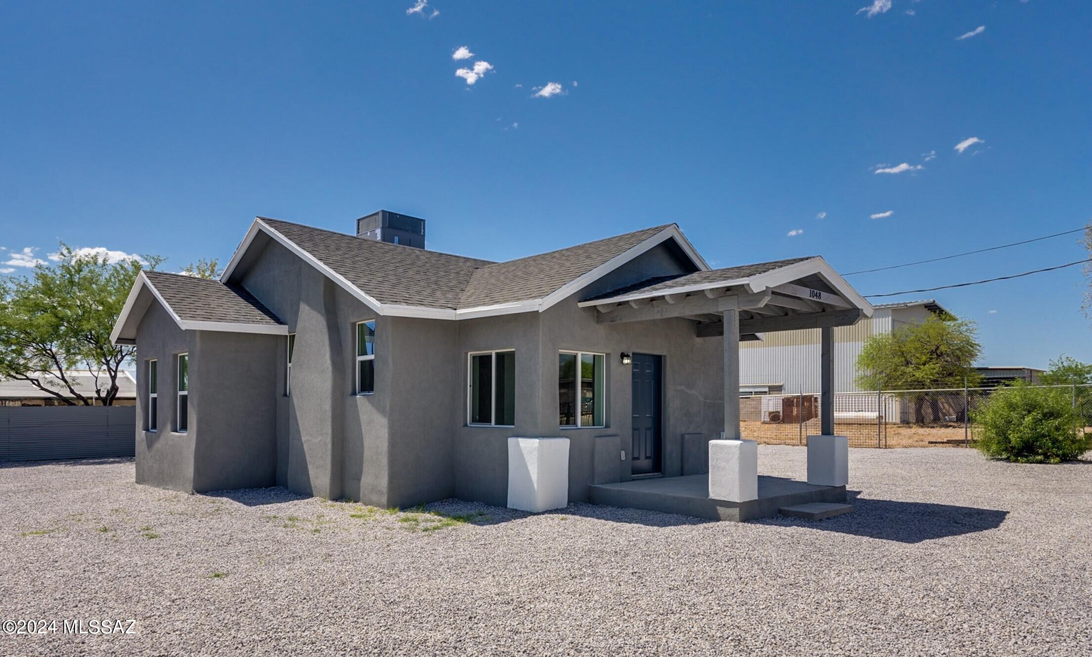 Photo 6 of 35 of 1048 S Santa Rita Avenue house