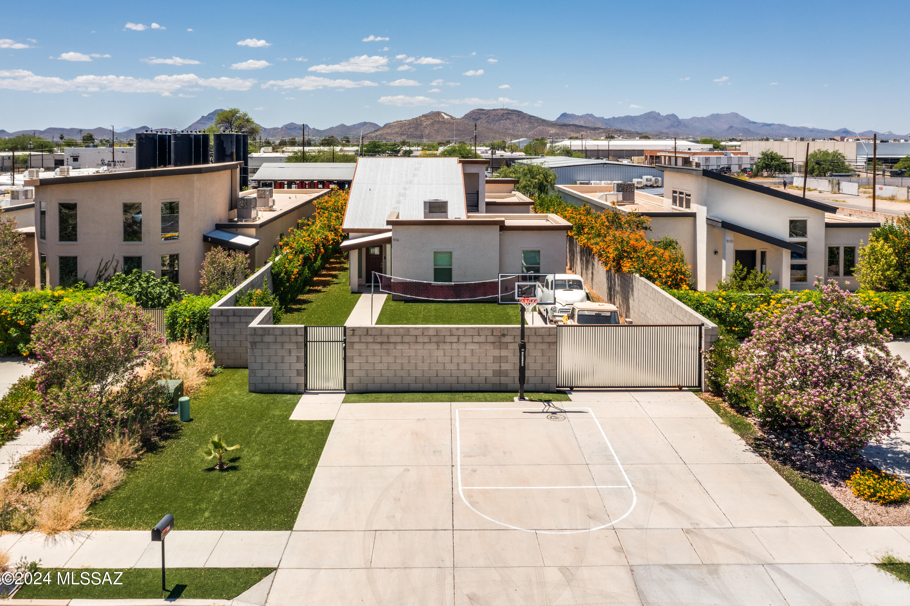 Photo 1 of 50 of 916 S Fremont Avenue house