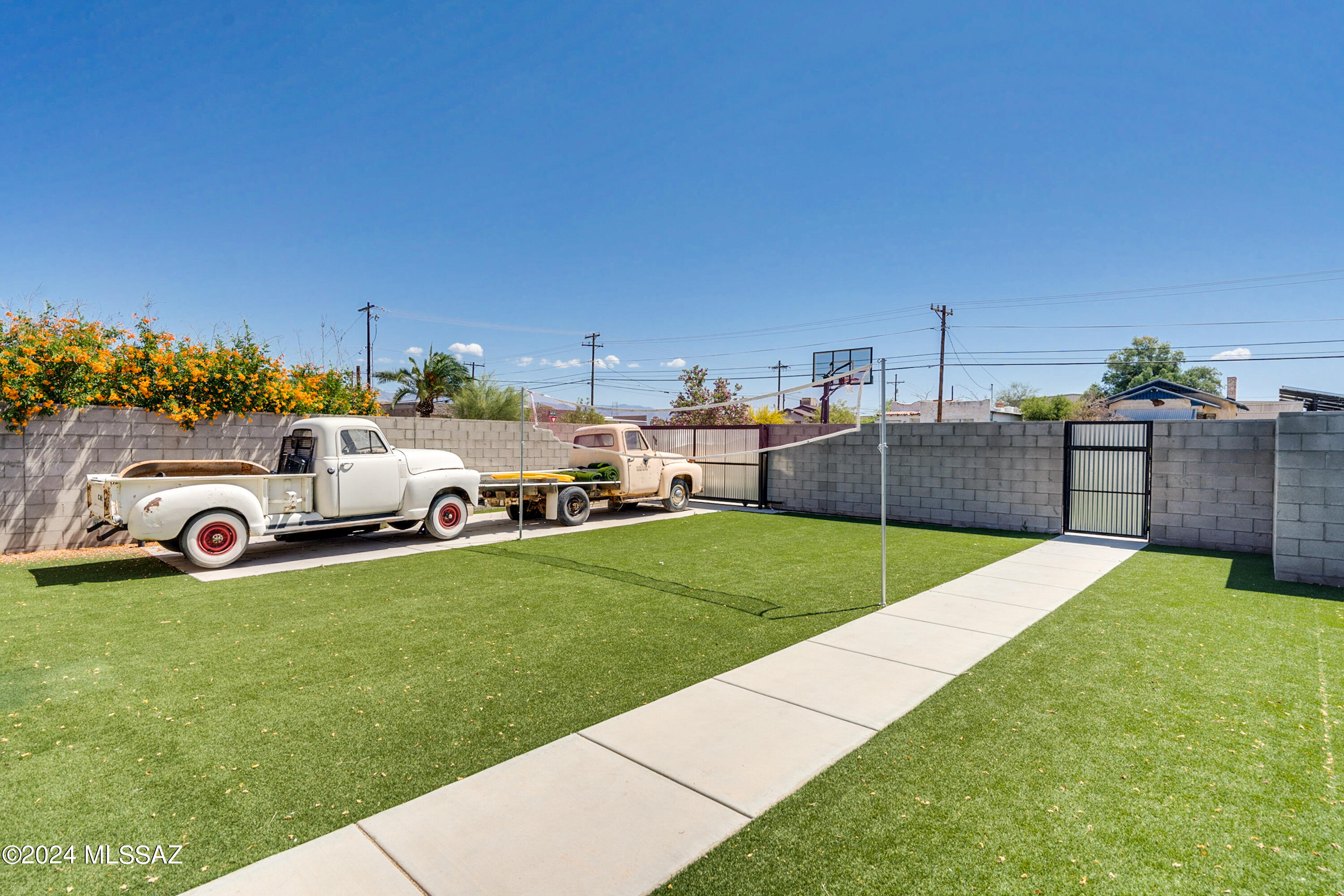 Photo 5 of 50 of 916 S Fremont Avenue house