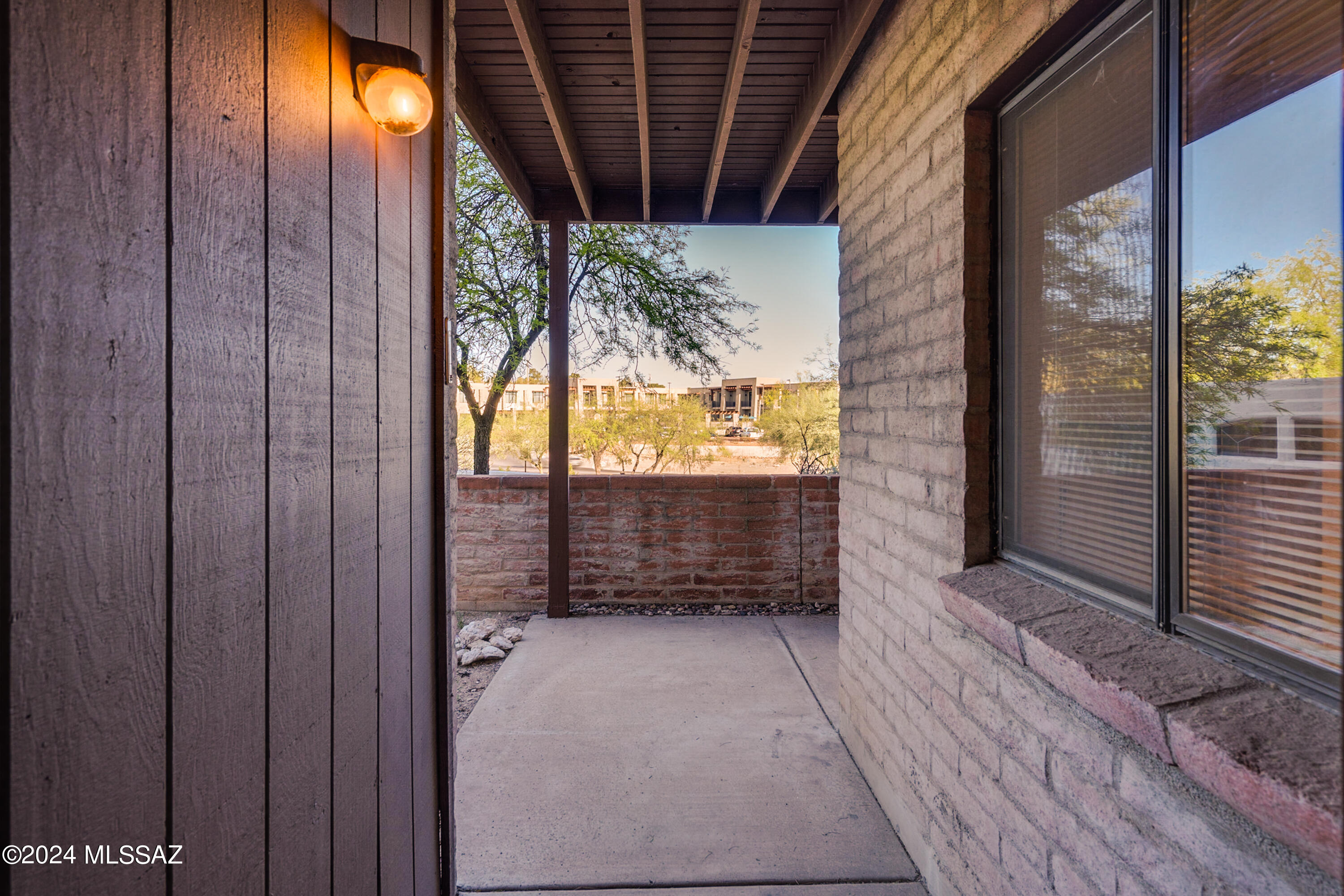 Photo 5 of 37 of 1924 E Campbell Terrace townhome