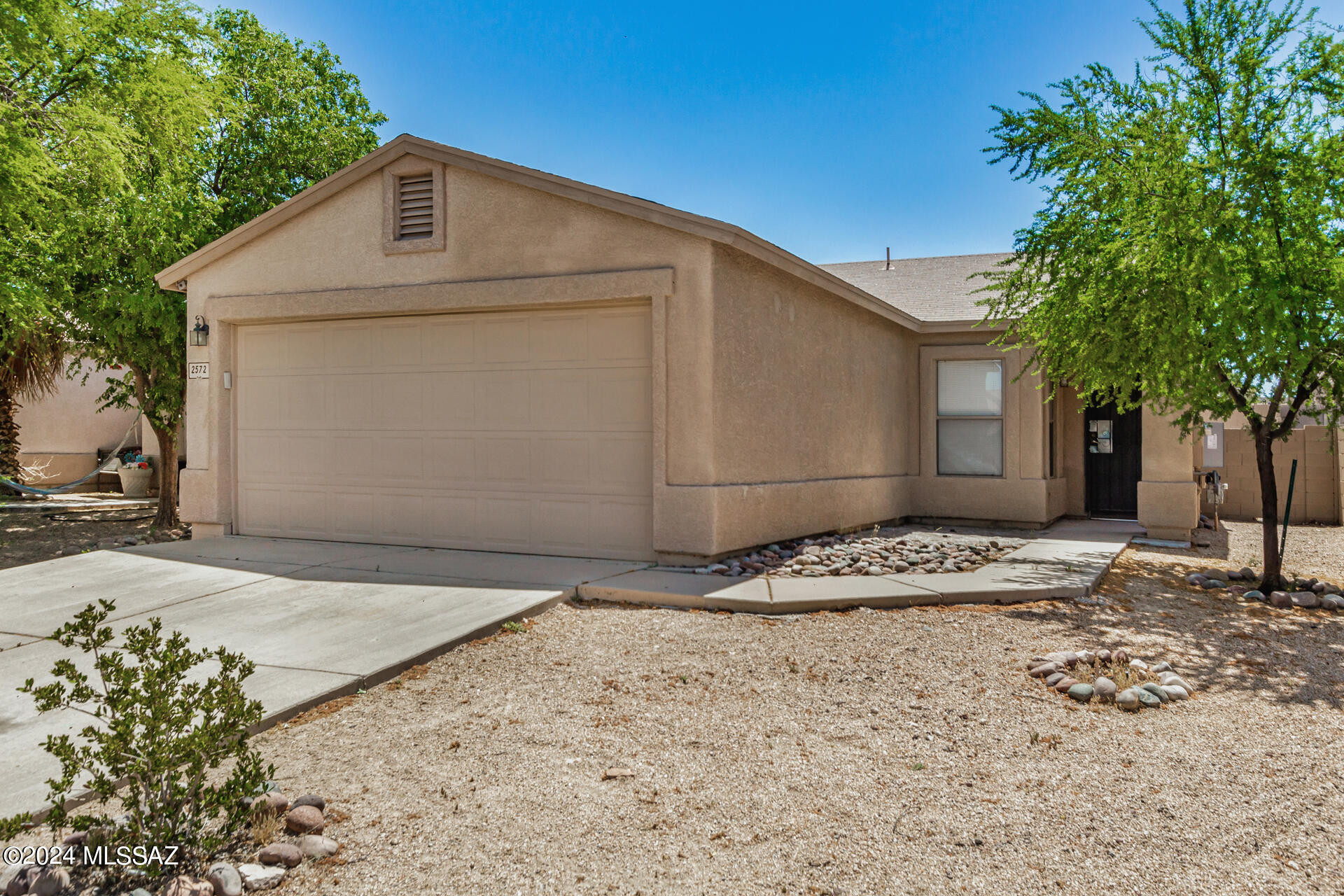 Photo 4 of 28 of 2572 E Knightsbridge Drive house