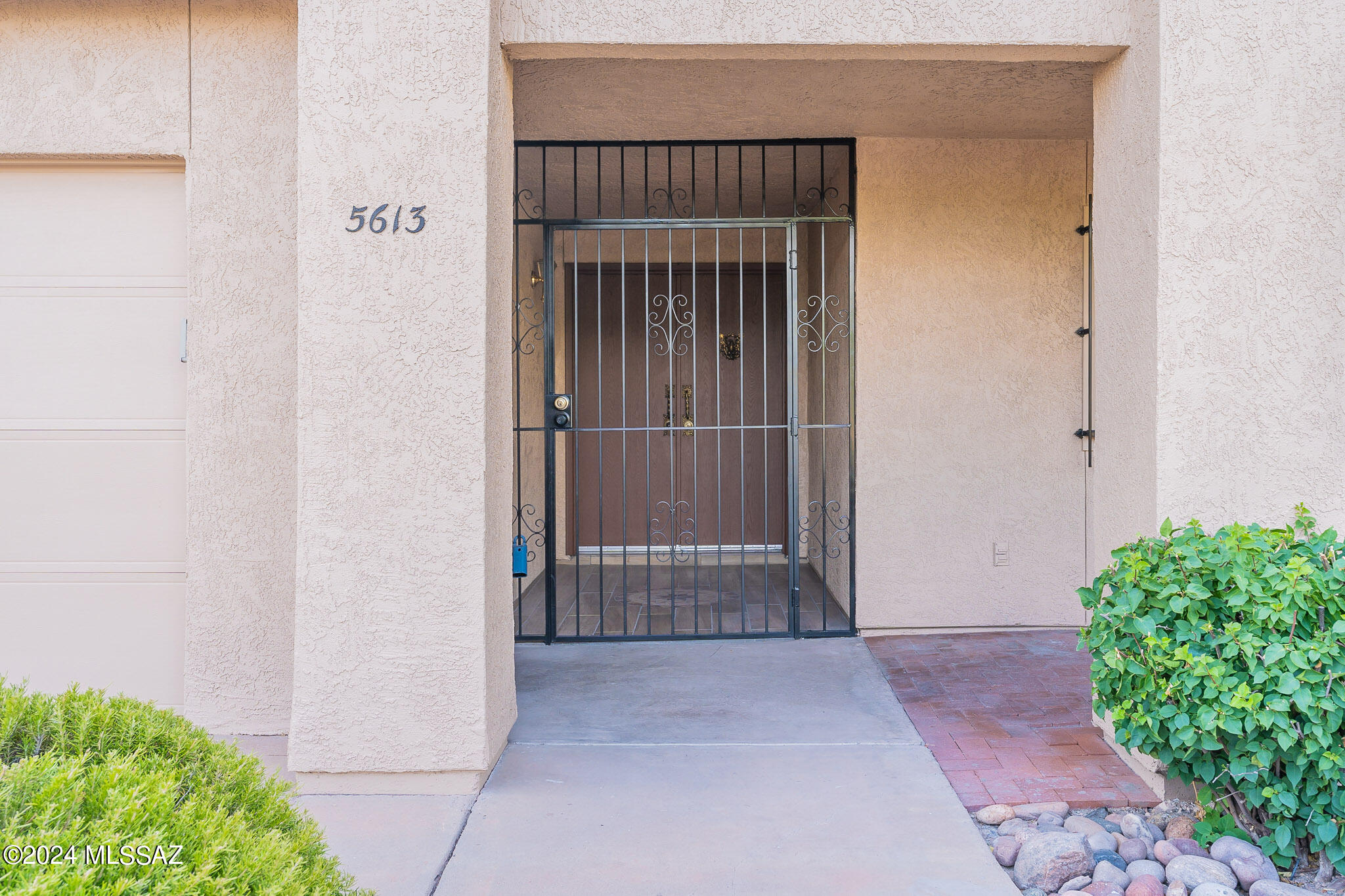 Photo 5 of 49 of 5613 N Calle Del Marques townhome