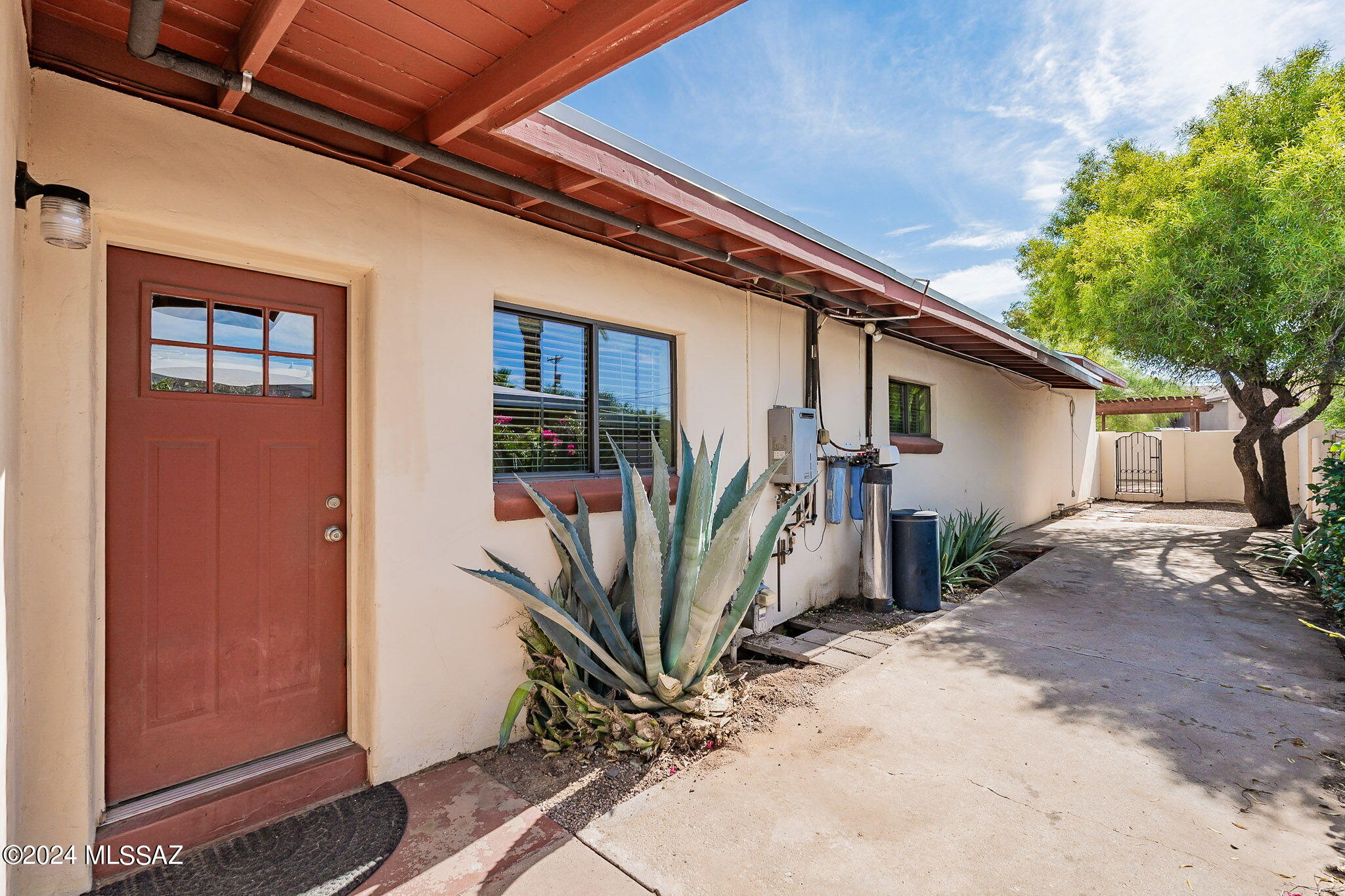 Photo 4 of 47 of 616 N Palo Verde Boulevard house