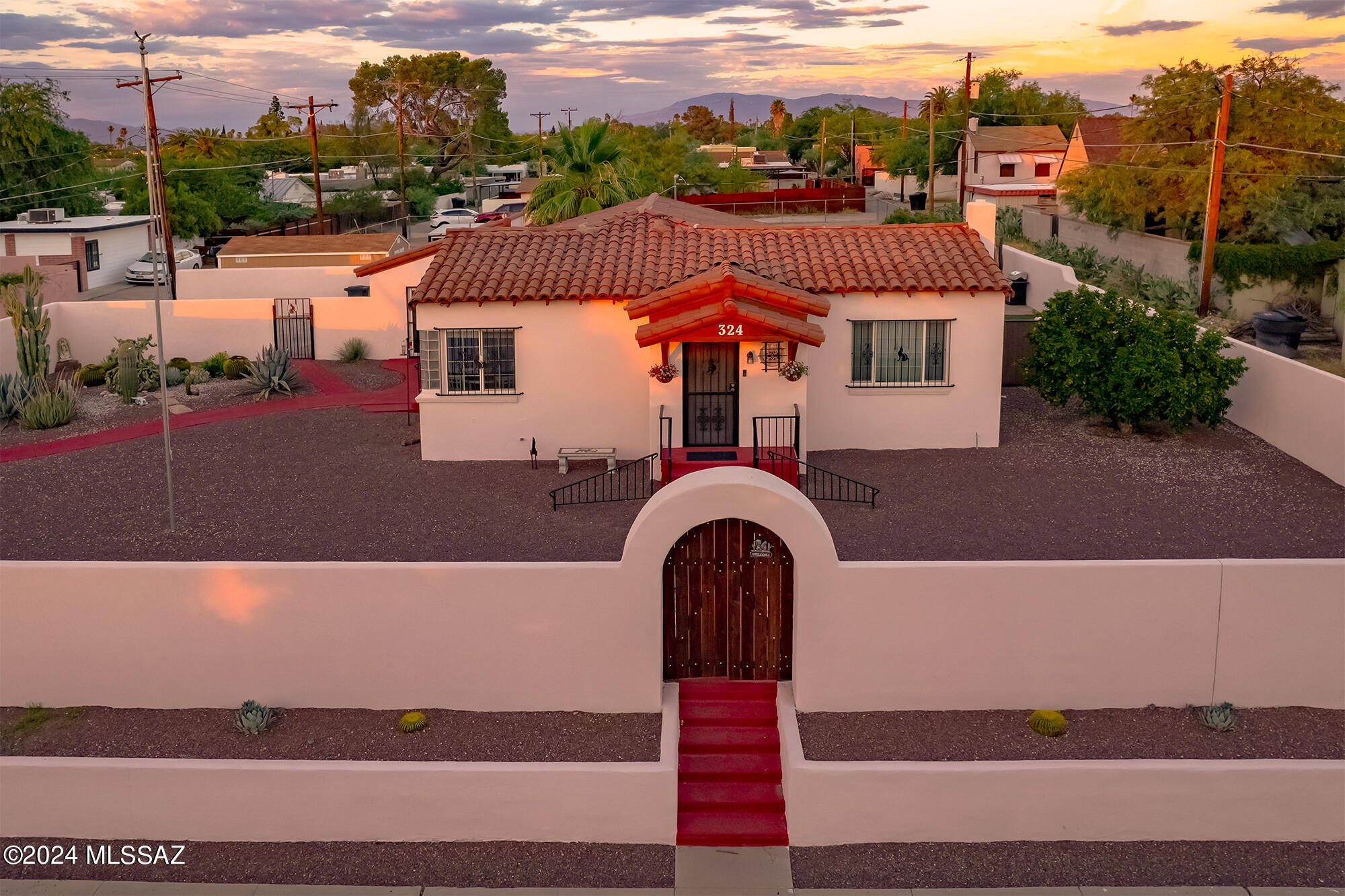 Photo 1 of 32 of 324 N Tucson Boulevard house