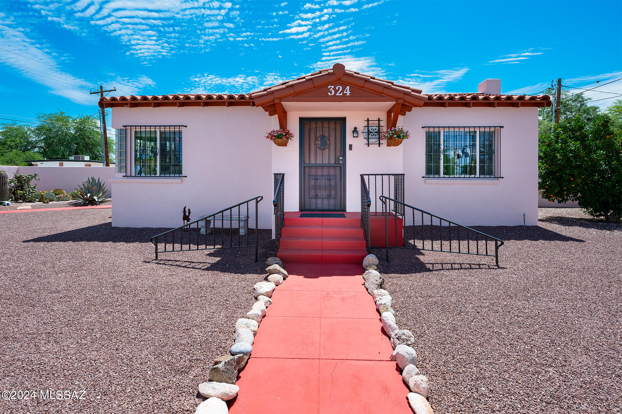 Photo 2 of 32 of 324 N Tucson Boulevard house