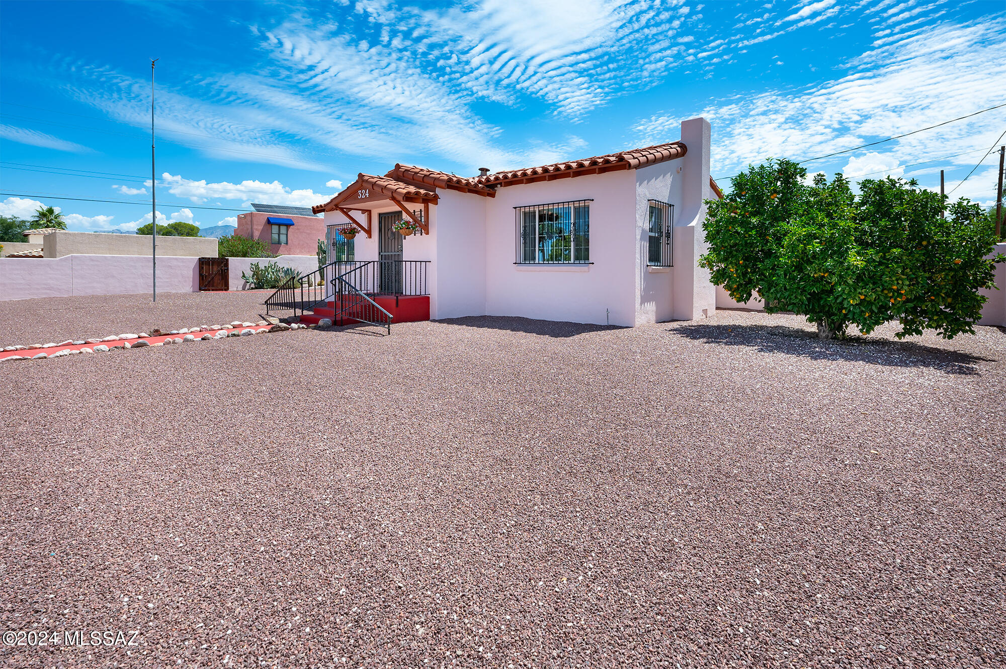 Photo 3 of 32 of 324 N Tucson Boulevard house