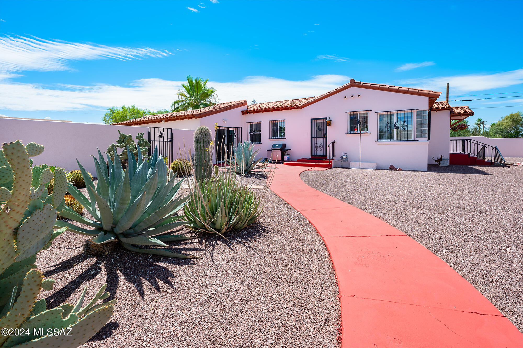 Photo 4 of 32 of 324 N Tucson Boulevard house