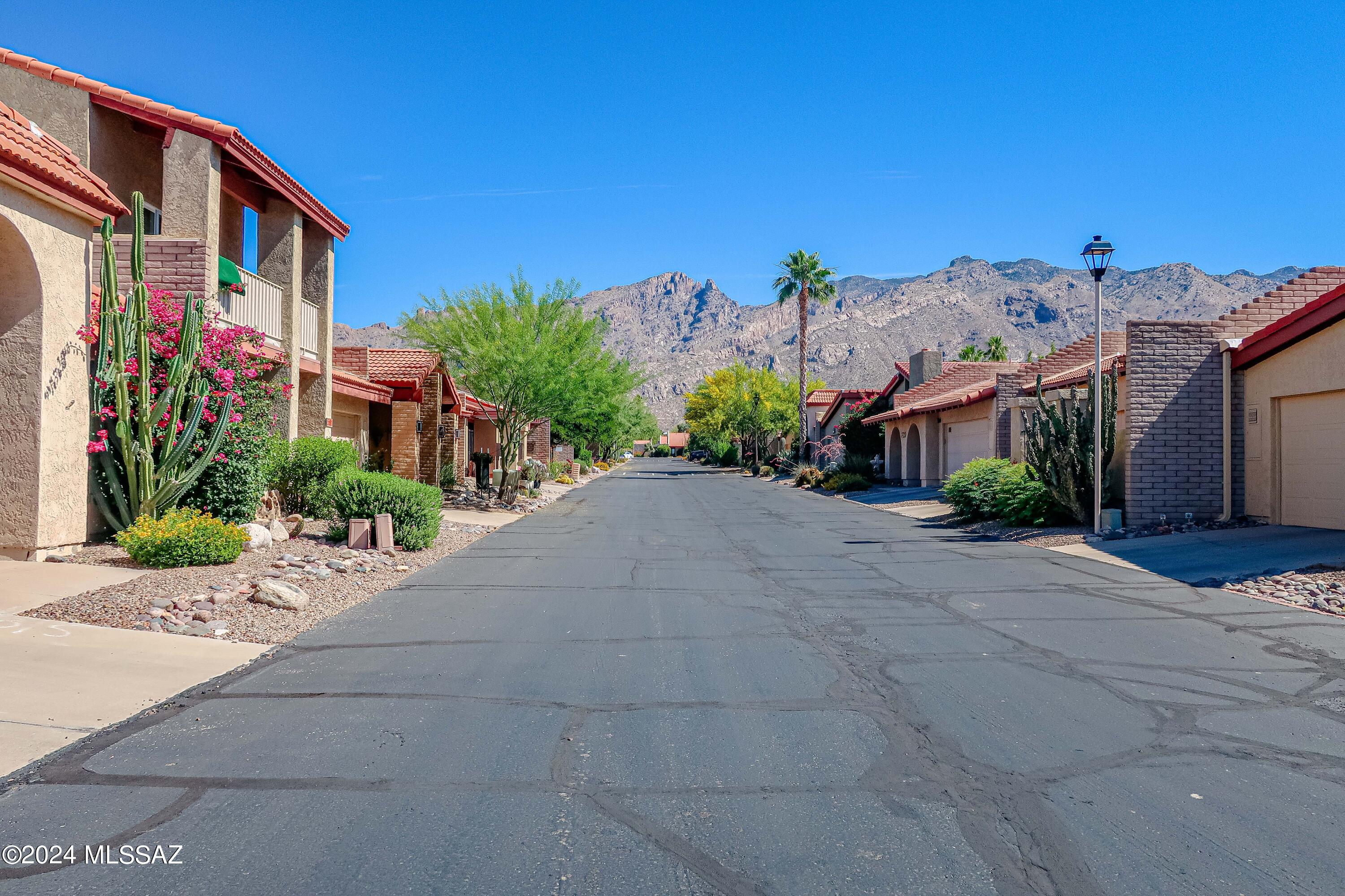 Photo 4 of 50 of 5726 N Camino Del Sol townhome