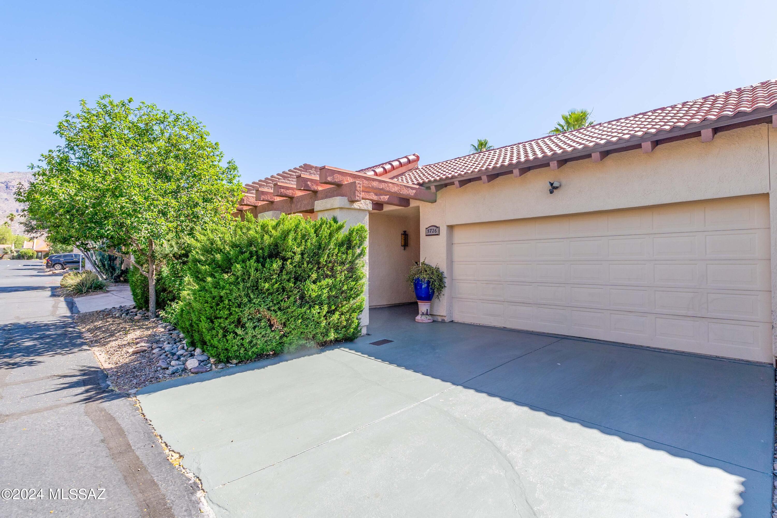 Photo 6 of 50 of 5726 N Camino Del Sol townhome