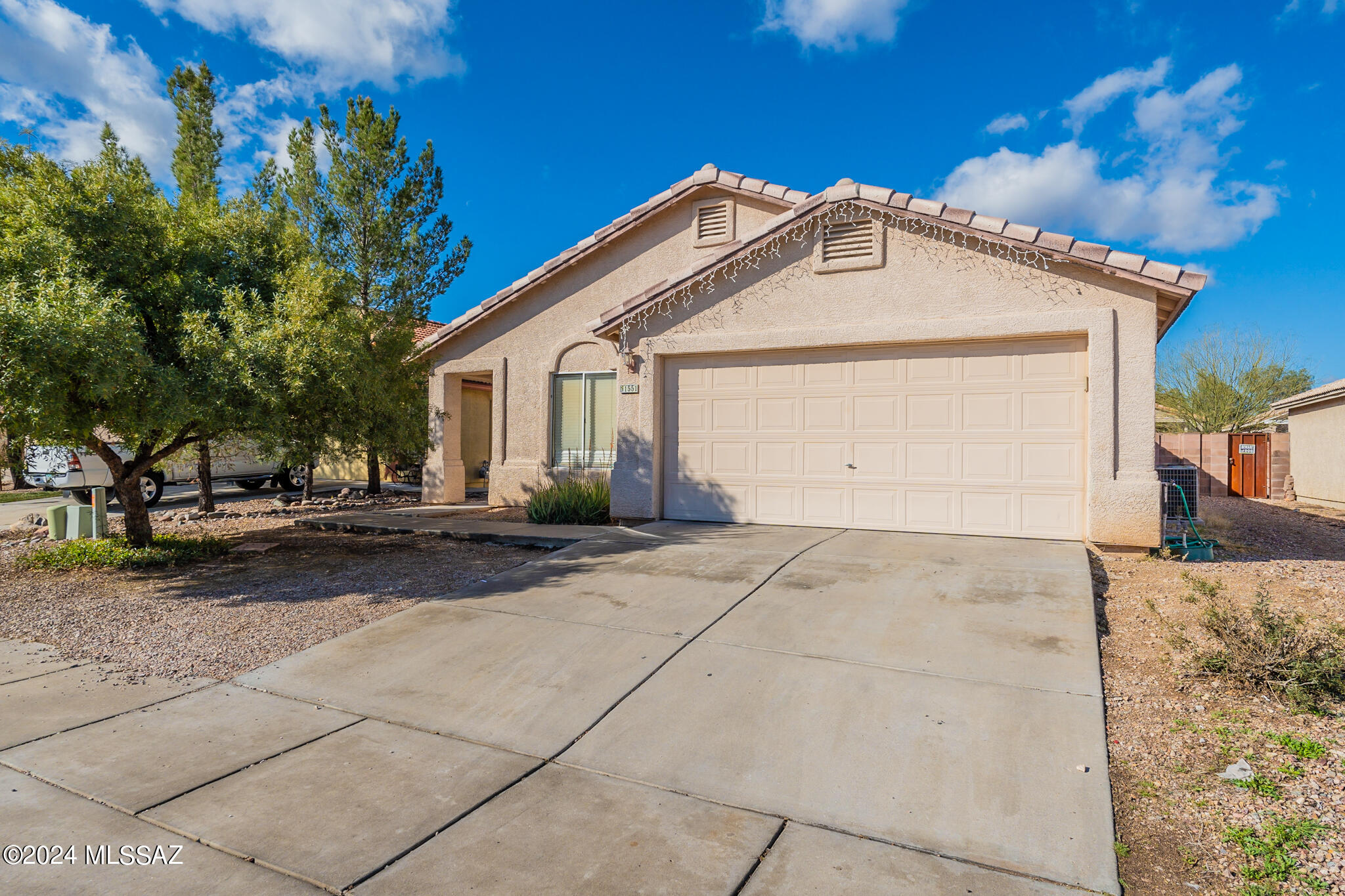 Photo 1 of 36 of 1551 N Placita Colonia De Oro house