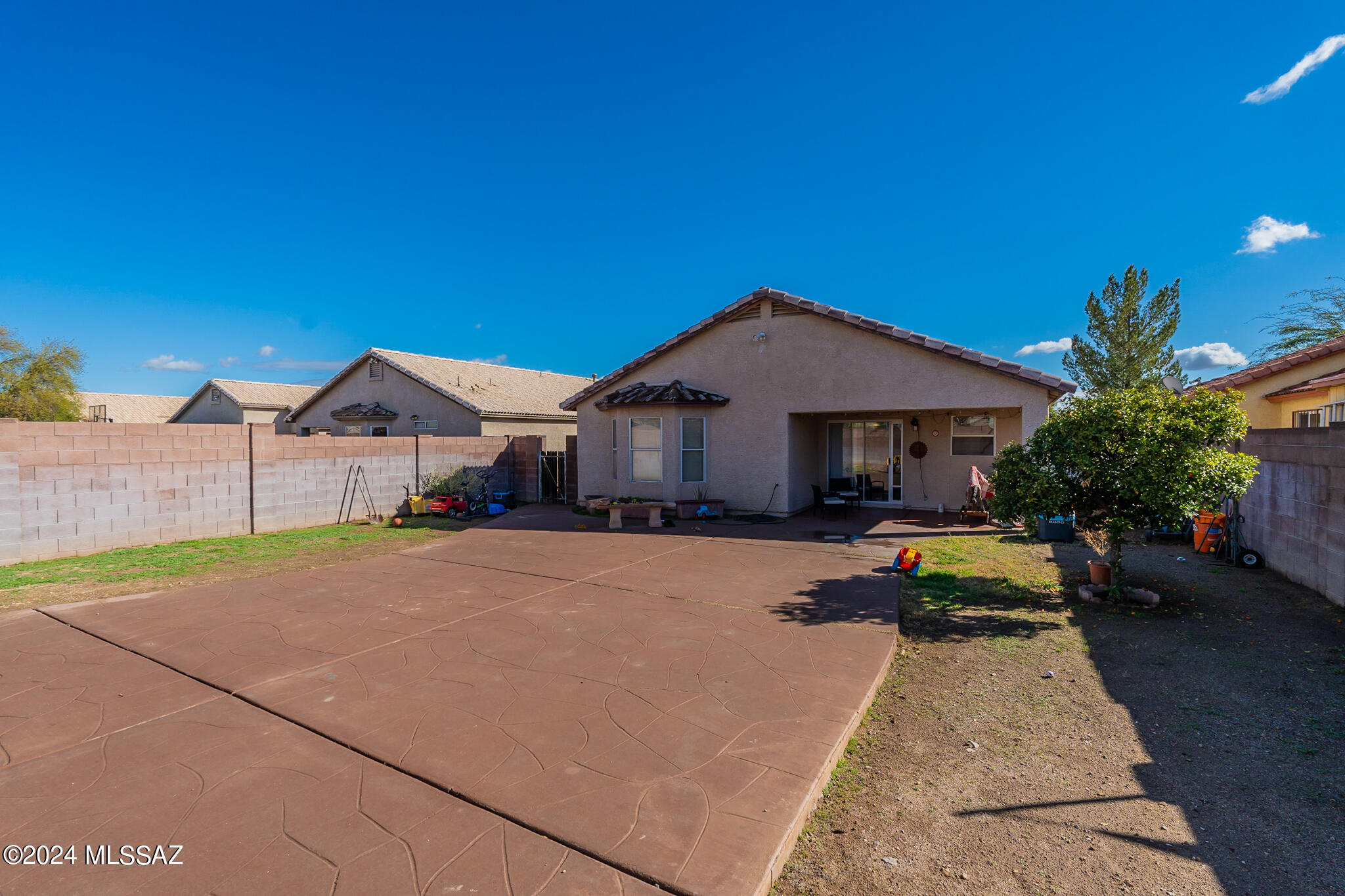 Photo 33 of 36 of 1551 N Placita Colonia De Oro house