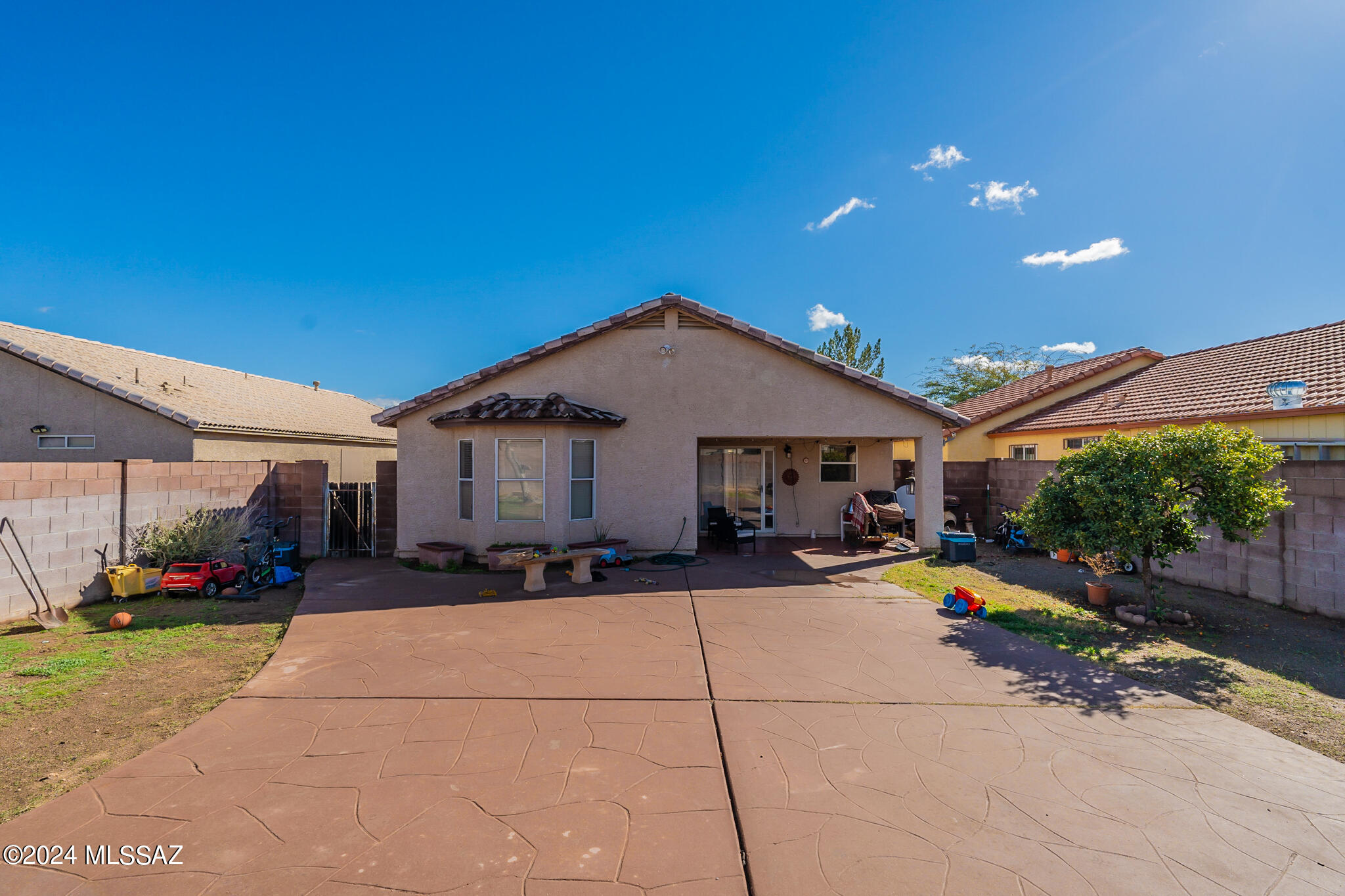 Photo 34 of 36 of 1551 N Placita Colonia De Oro house