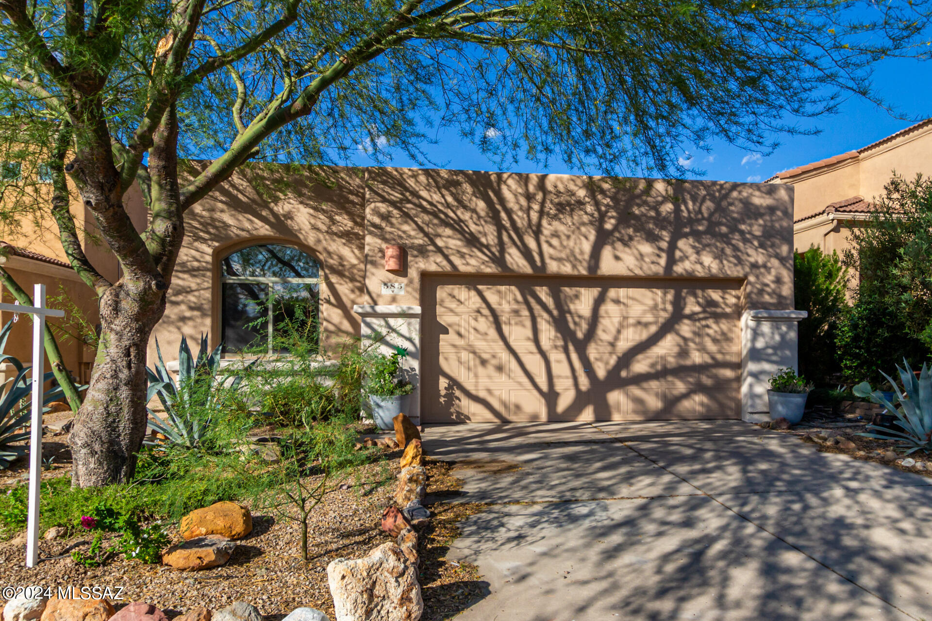 Photo 1 of 28 of 585 E Pima Meadows Drive house