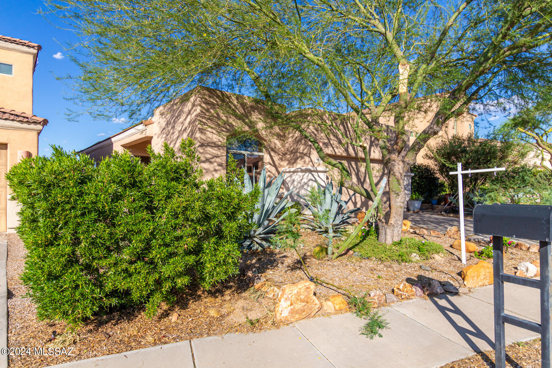 Photo 3 of 28 of 585 E Pima Meadows Drive house