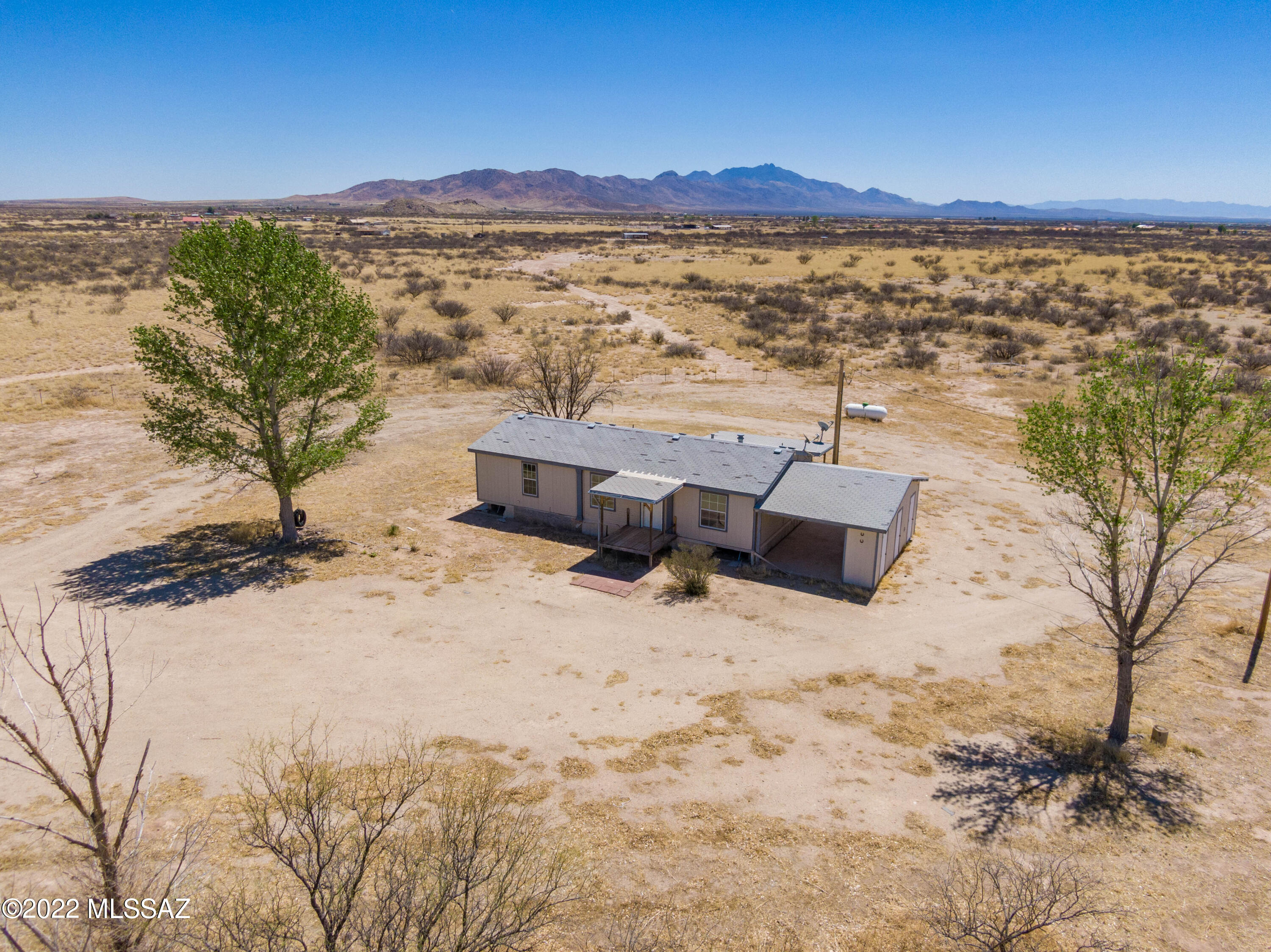 Photo 6 of 21 of 889 W Old Stewart Road mobile home