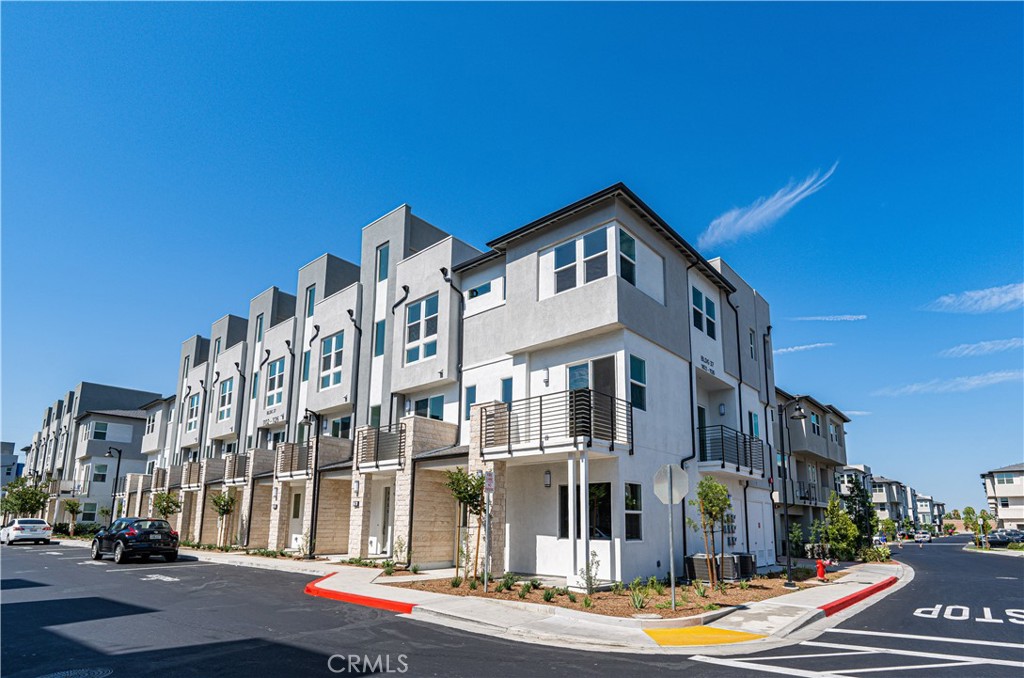 Photo 49 of 50 of 1110 W Bushell Street townhome