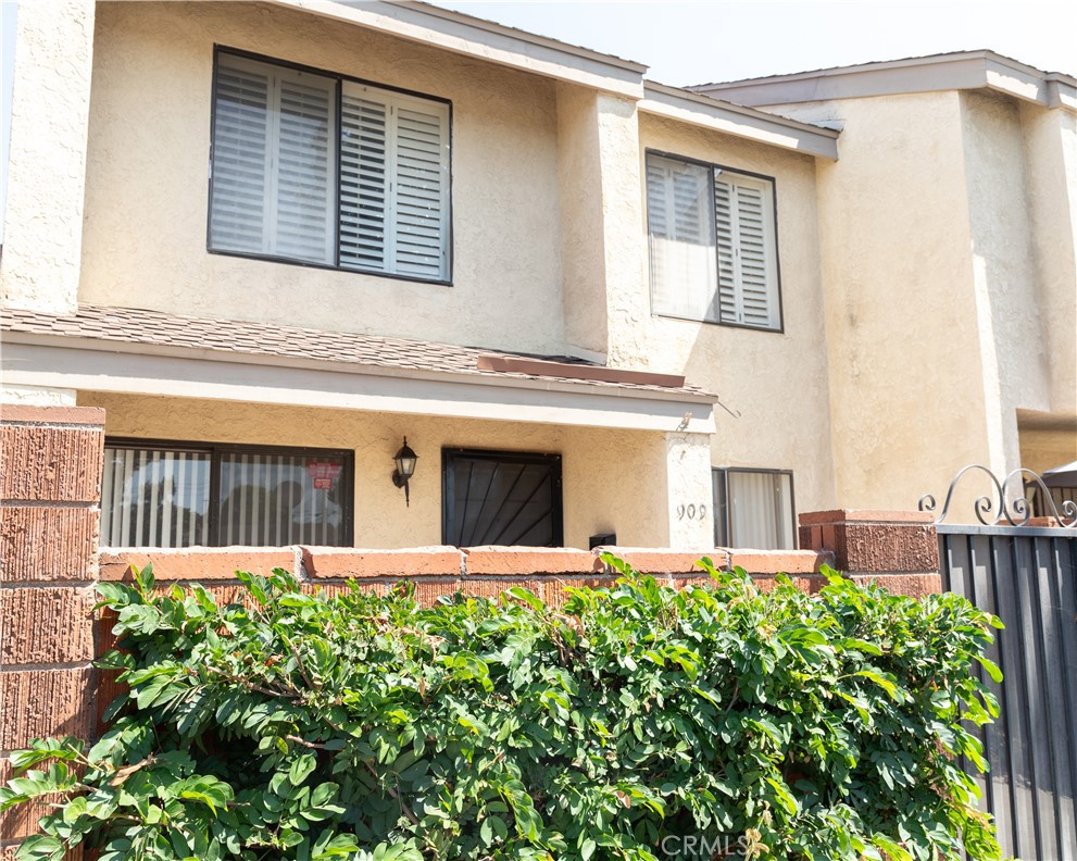 Photo 22 of 26 of 909 W Orangewood Avenue townhome