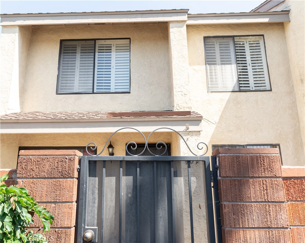 Photo 23 of 26 of 909 W Orangewood Avenue townhome