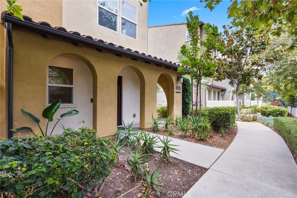 Photo 2 of 17 of 2422 S Tapestry Way townhome