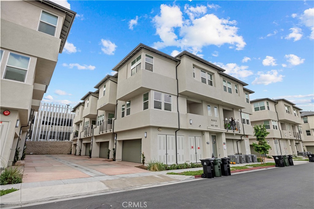 Photo 1 of 27 of 1402 W Cara Drive townhome