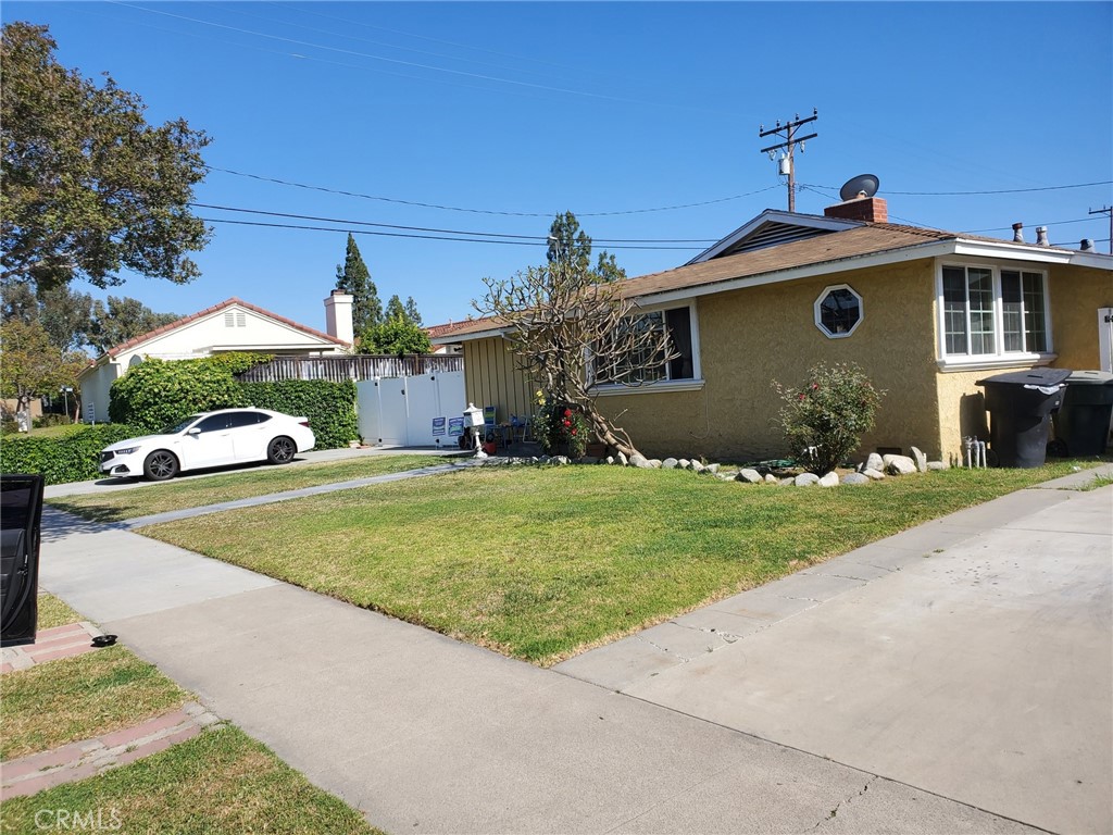 Photo 2 of 7 of 2040 W Coronet Avenue house