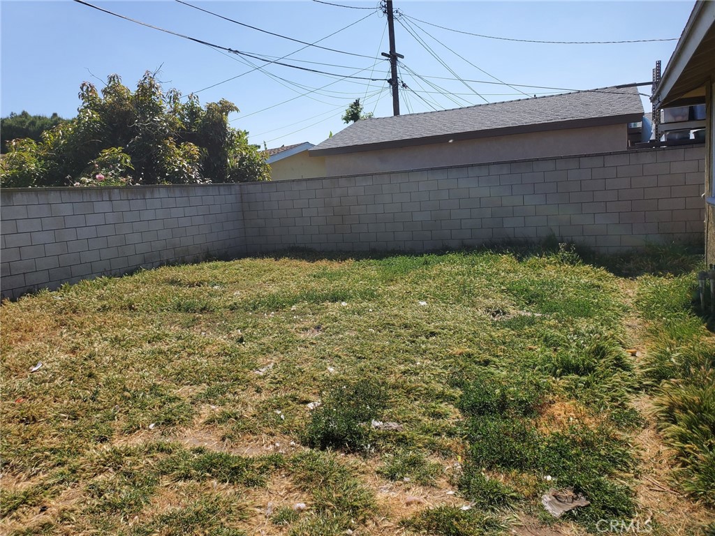 Photo 6 of 7 of 2040 W Coronet Avenue house