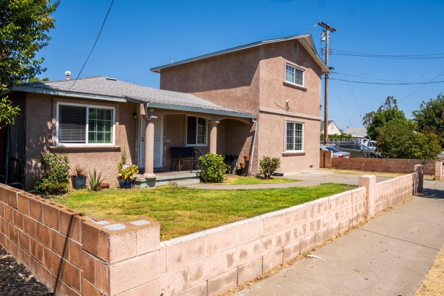 Photo 1 of 11 of 320 Texas Street house