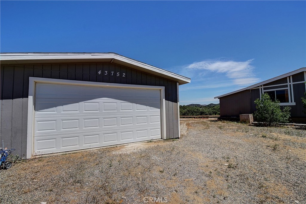 Photo 5 of 21 of 43752 Terwilliger Road mobile home