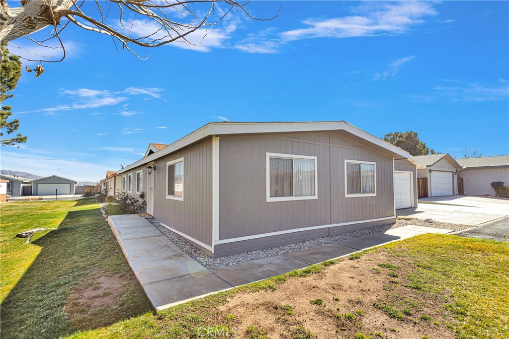 Photo 3 of 37 of 21621 Sandia 68 mobile home