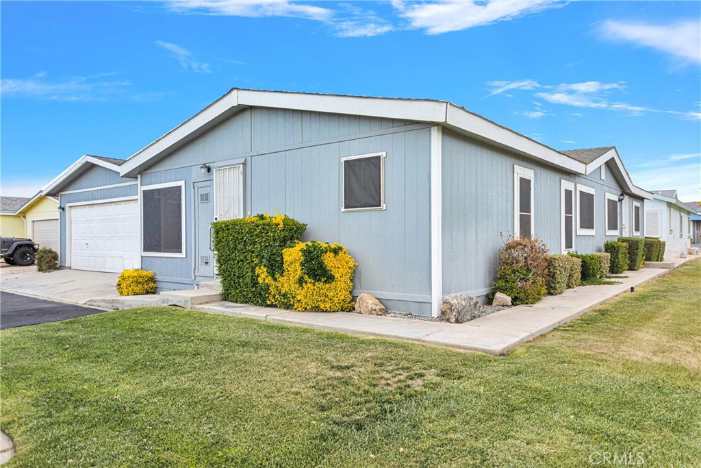 Photo 4 of 29 of 21621 Sandia Road 84 mobile home